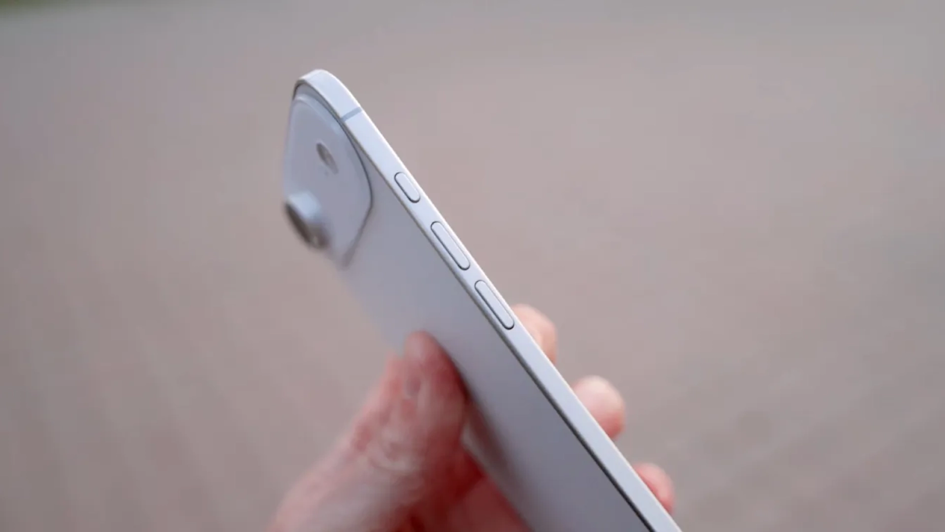 Инсайд: ёмкость аккумулятора iPhone 17 Air «не превышает 3000 мАч»