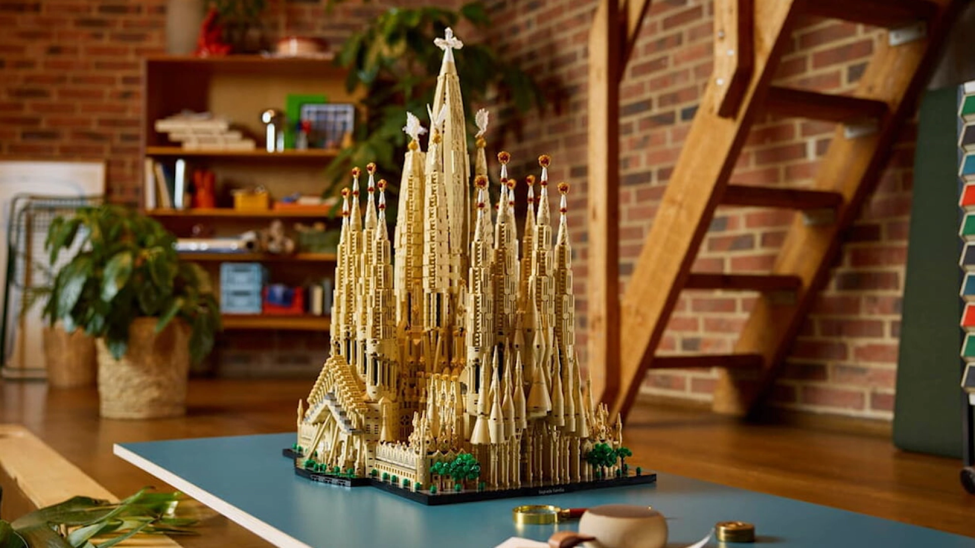 LEGO представила самый большой набор в истории компании — храм Святого Семейства из 12 060 деталей
