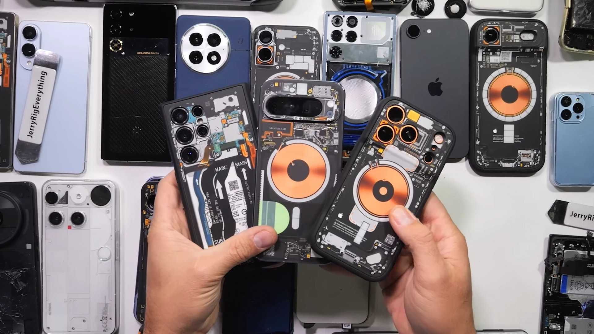 JerryRigEverything назвал самые надёжные и ремонтопригодные смартфоны 2025 года