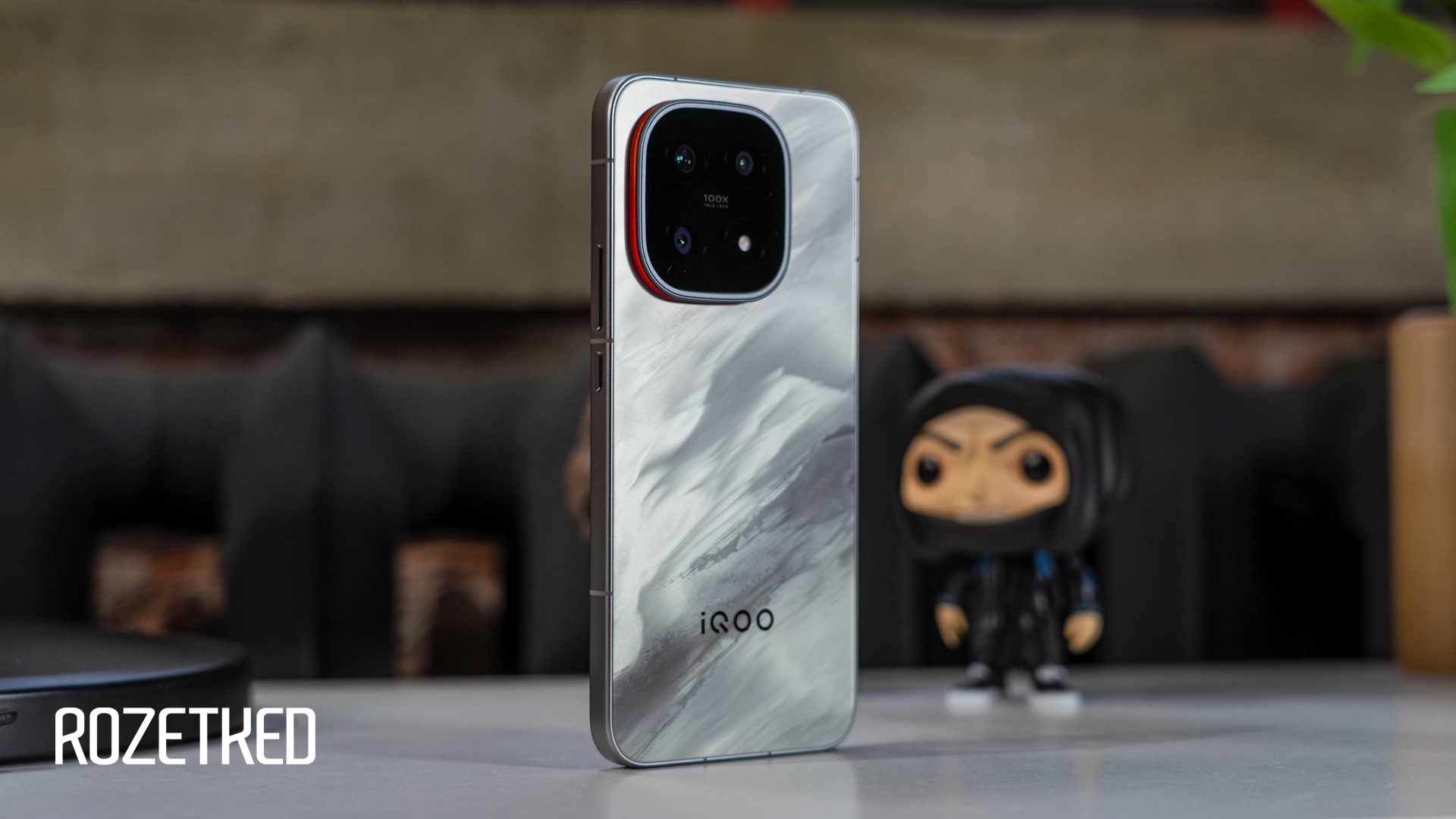 Обзор iQOO 15. Топовые характеристики за адекватные деньги