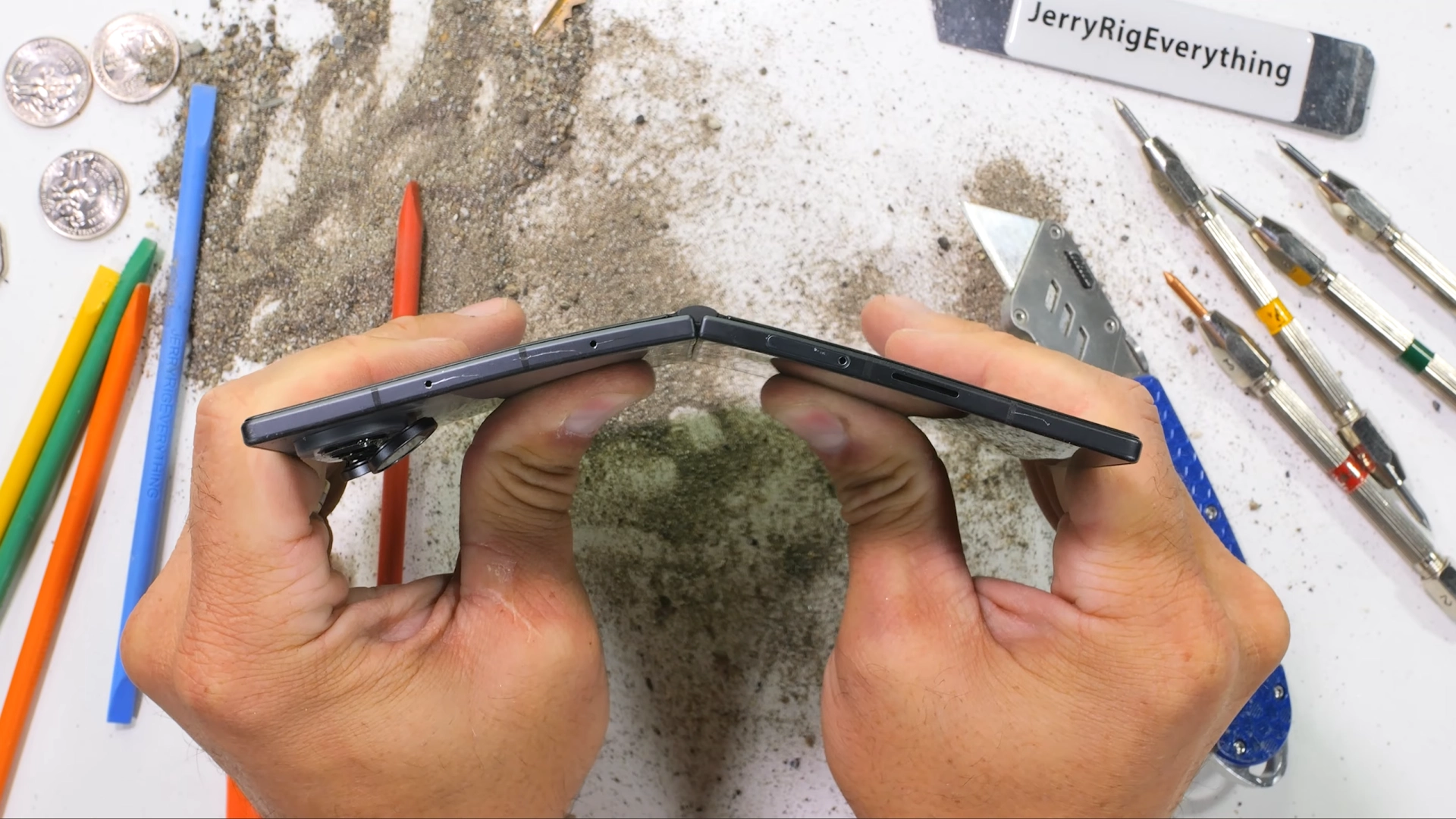 Samsung Galaxy Z Fold 8 прошёл тест от JerryRigEverything