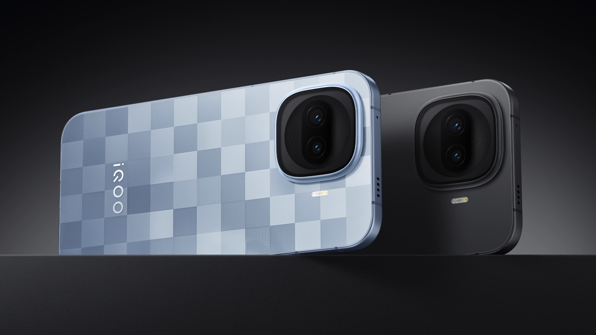 В России стартовали продажи субфлагмана iQOO 15R — по цене от 54 299 рублей