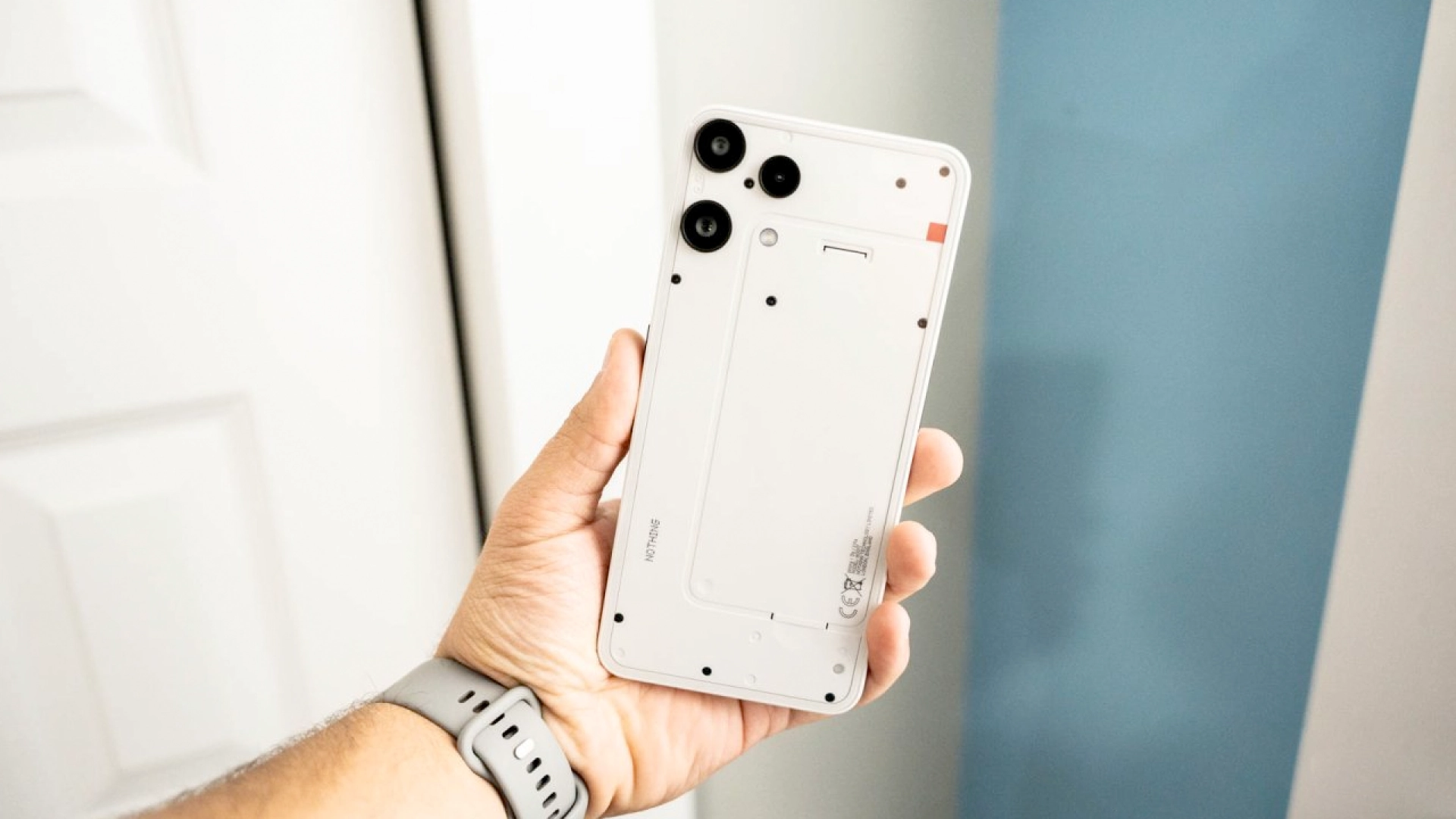 Nothing Phone (3a) Lite поставляется с Instagram* и Facebook* «из коробки»