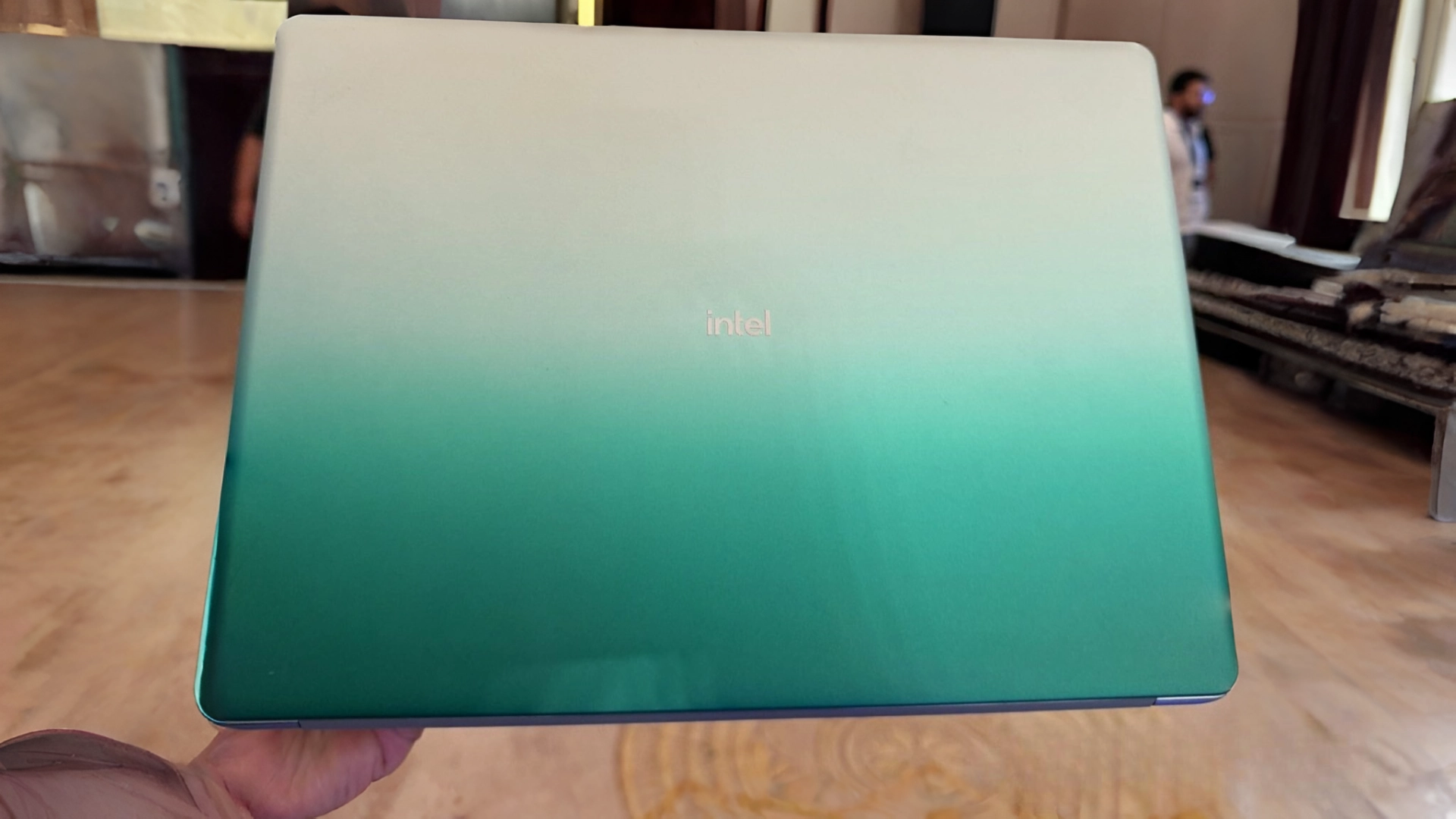 Intel показала прототип конкурента MacBook Neo