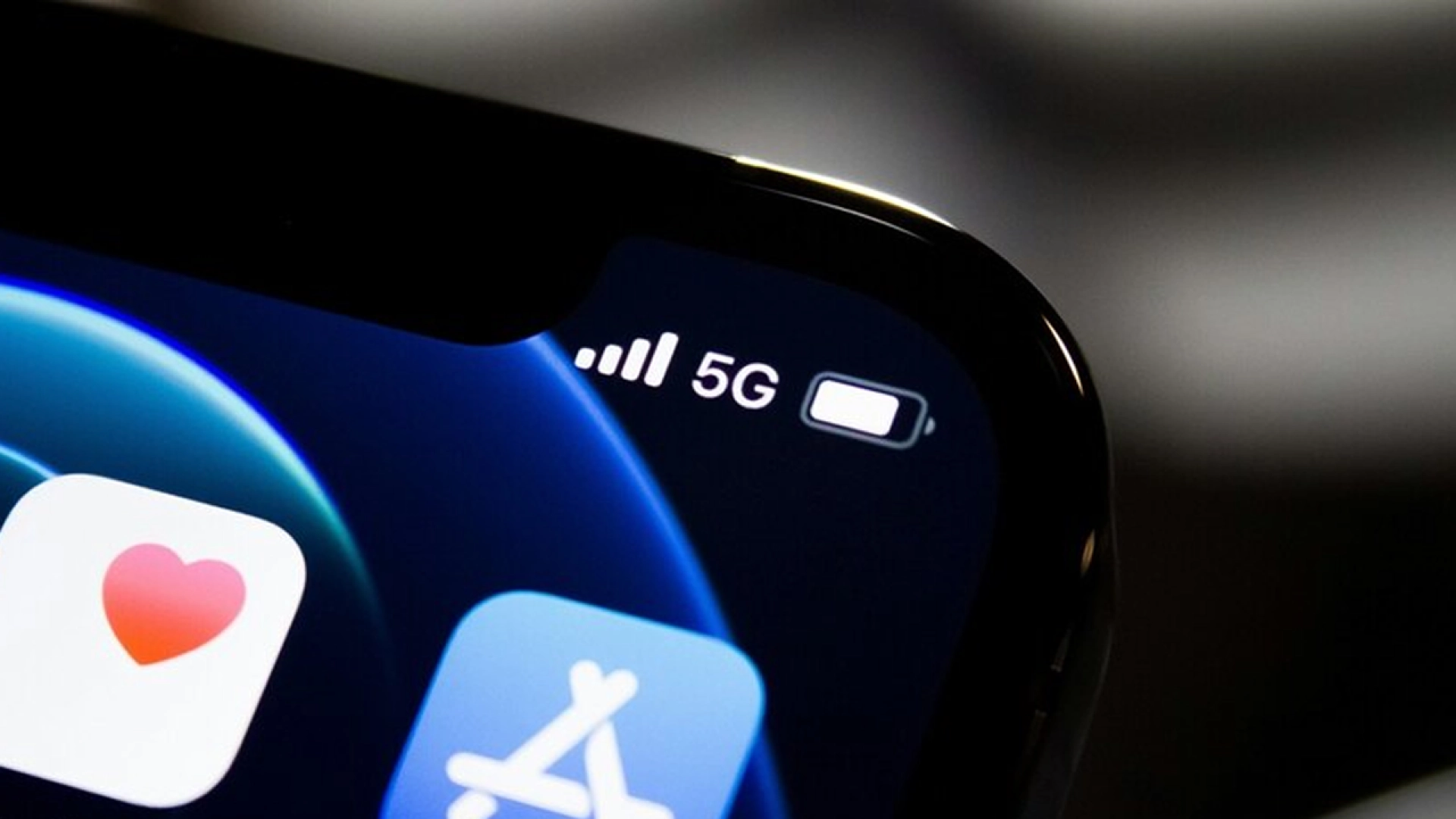 Минцифры обсуждает с Apple подключение 5G на iPhone в России