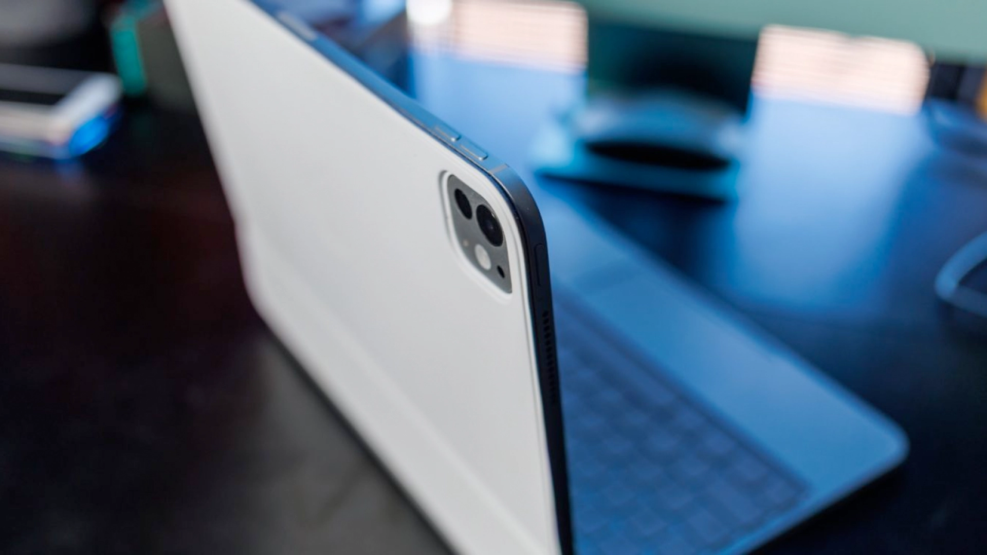 Bloomberg: 18,8-дюймовый складной iPad выйдет не раньше 2029 года