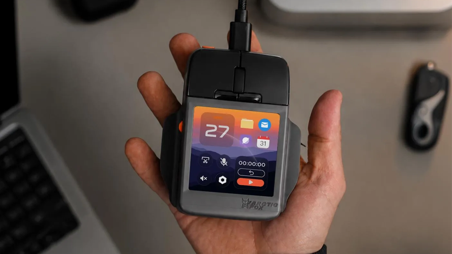 Arctic Fox представила компьютерную мышь со встроенным дисплеем — Super Mouse