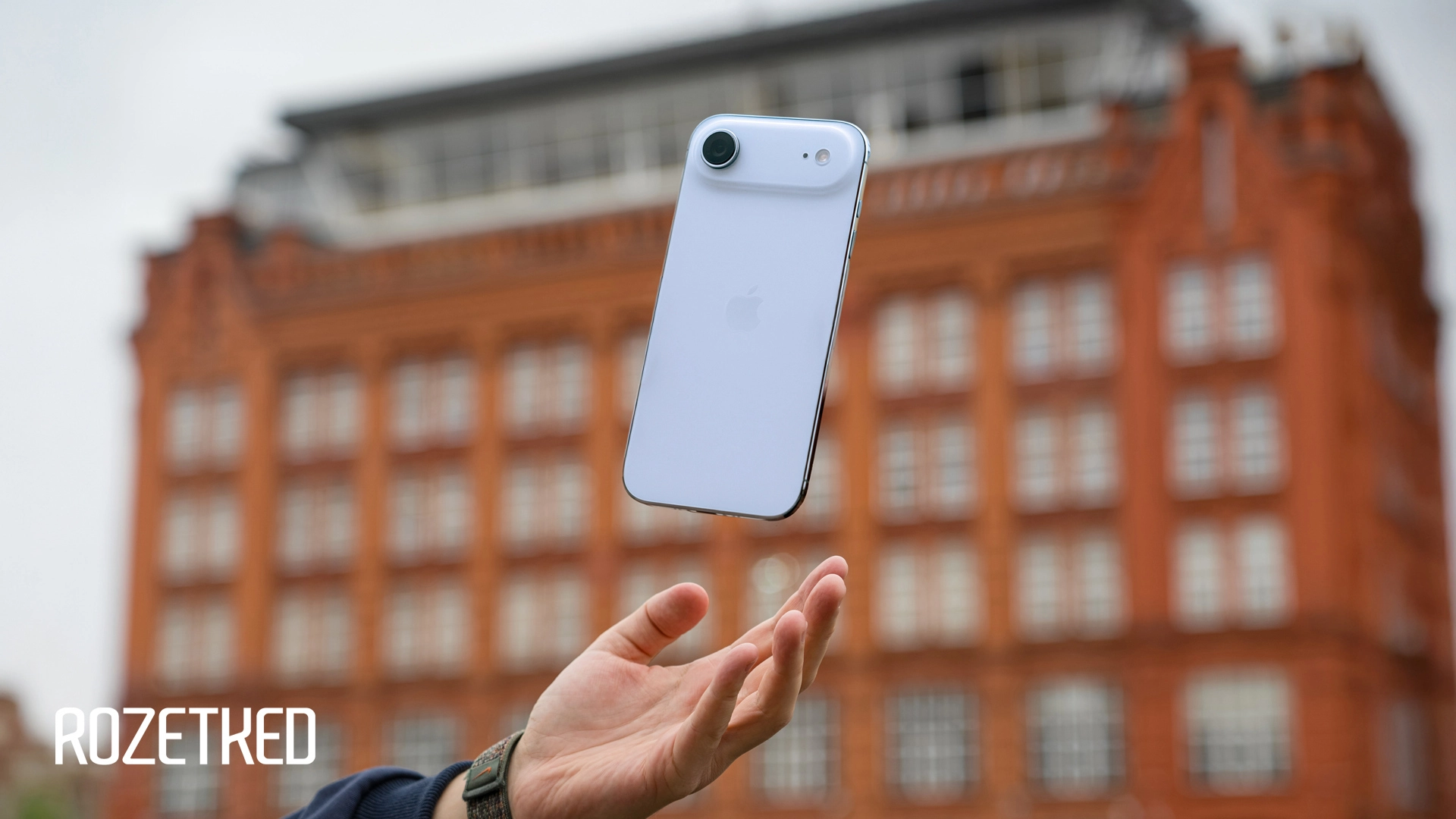 Обзор iPhone Air. Когда ставка на эмоции