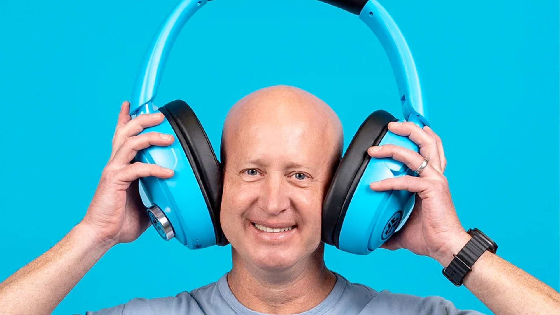 JLab выпустила Bluetooth-колонку Blue XL — в виде огромных полноразмерных наушников