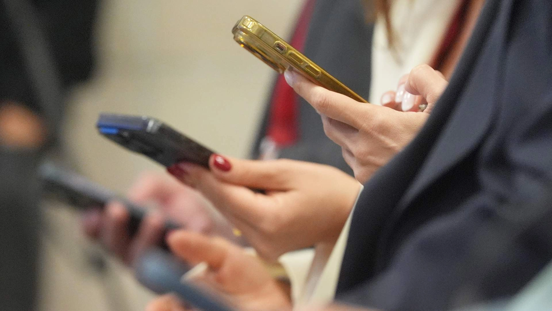 Операторы связи в России хотят забрать себе плату за внесение мобильных устройств в базу IMEI