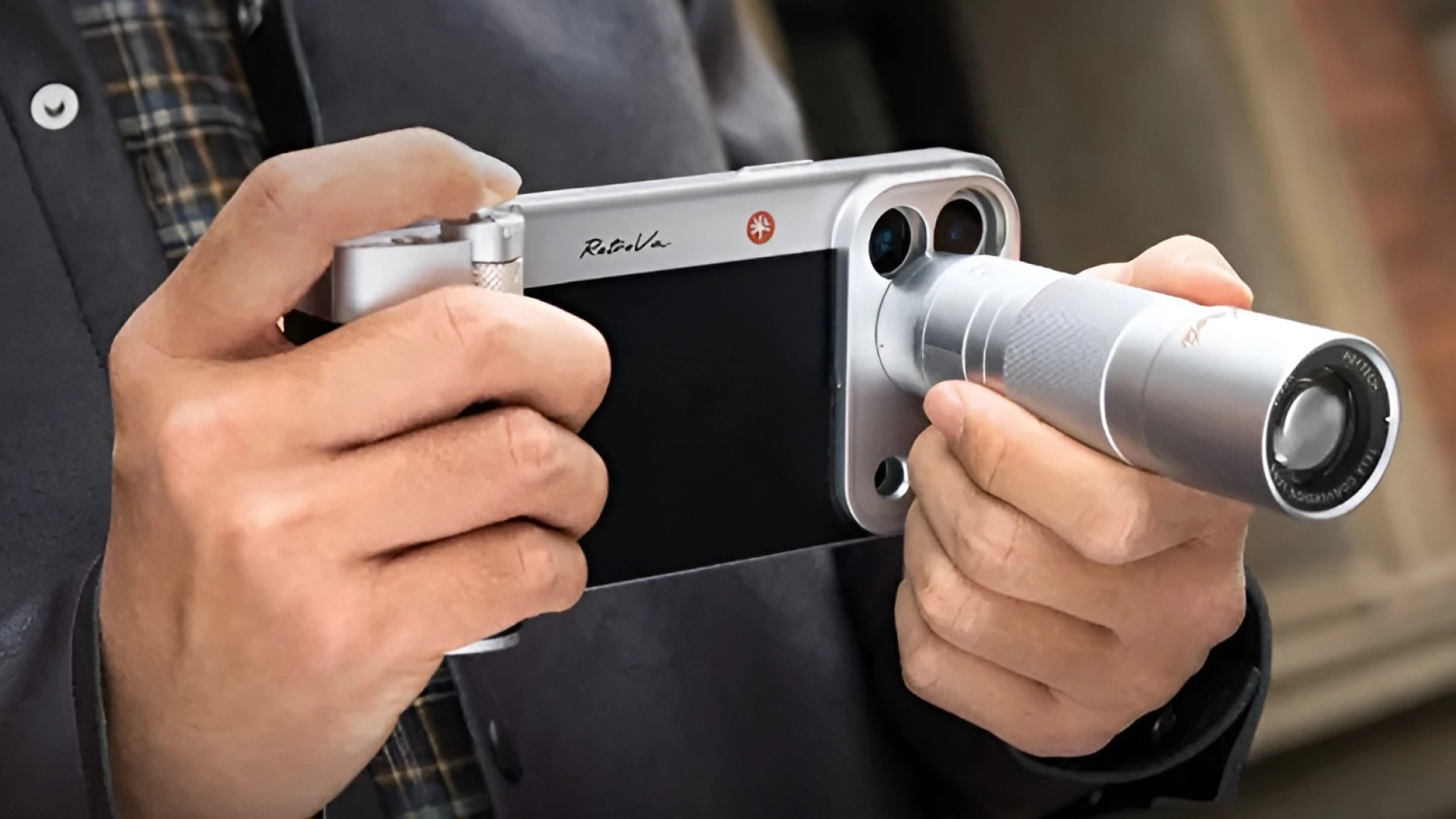 Для iPhone выпустят огромный съемный телеобъектив и чехол-рукоятку