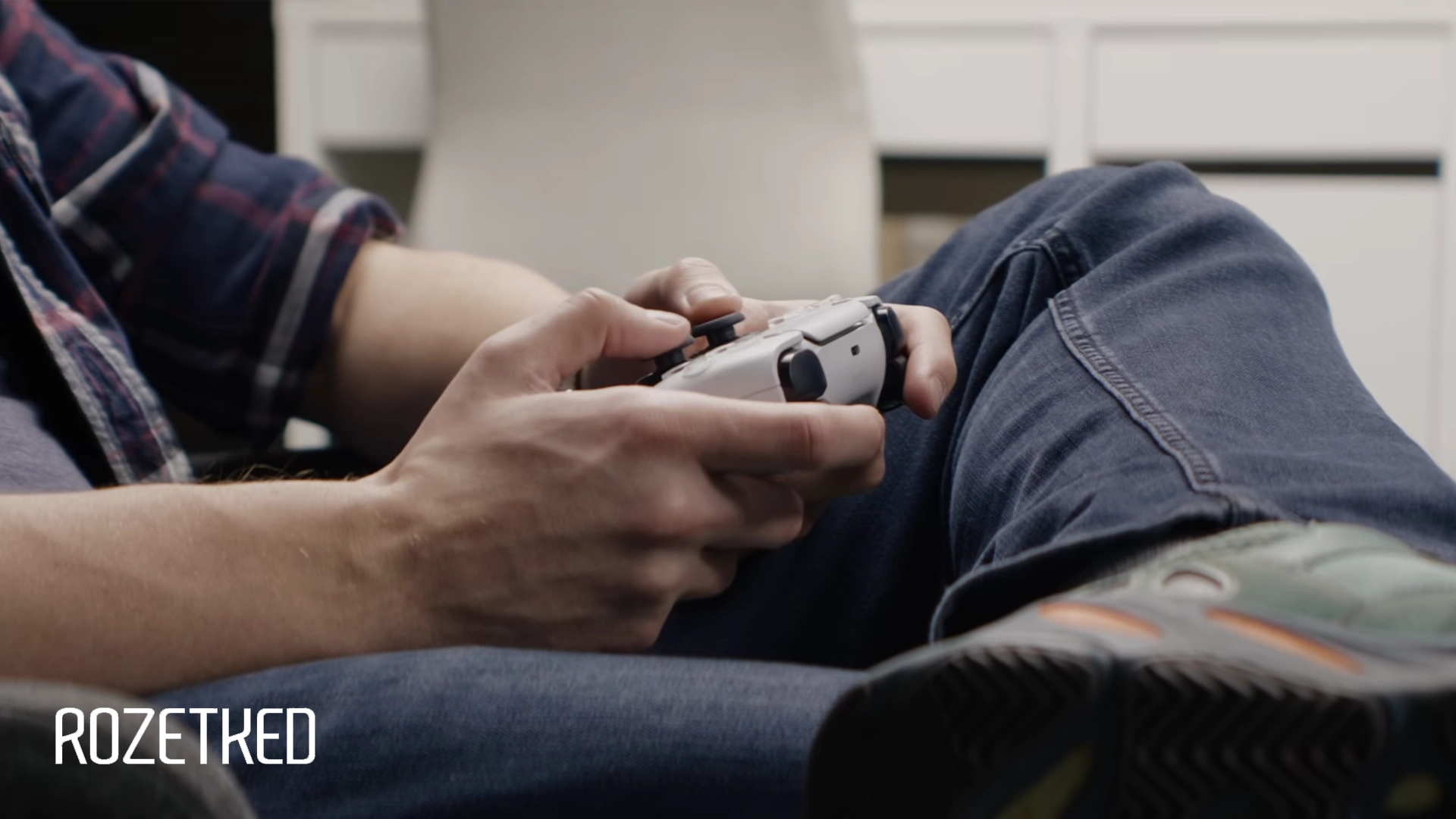 Sony запатентовала геймпад с тачскрином — на нём можно менять расположение кнопок