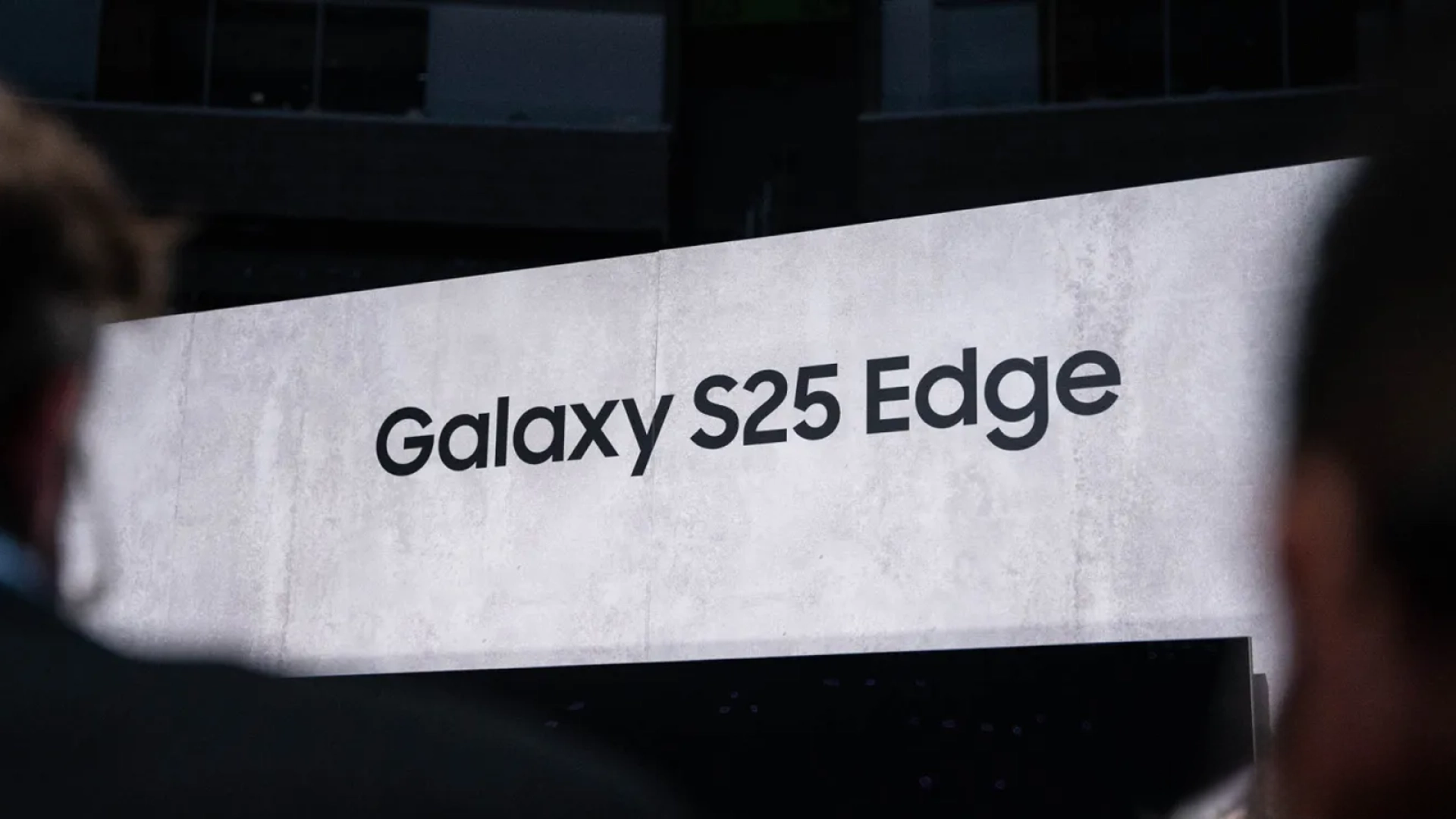 Инсайд: тонкий Galaxy S25 Edge представят 16 апреля