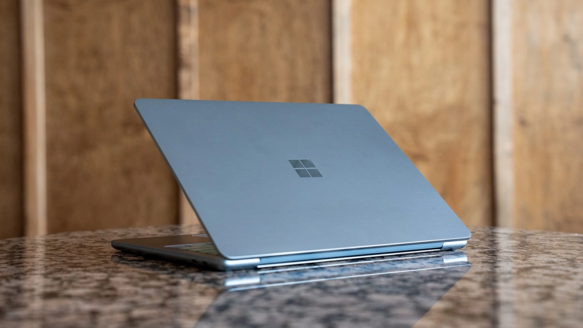 Microsoft выпустила прошлогодние Surface Pro и Surface Laptop в версии с 8 ГБ ОЗУ