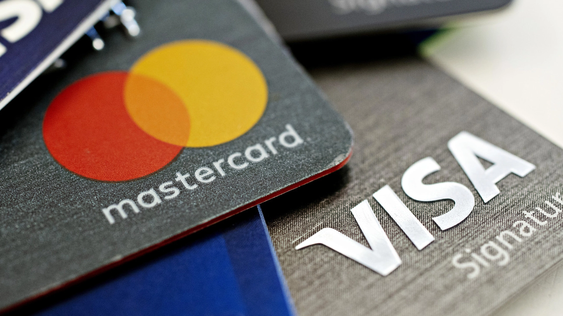 В России могут возникнуть сложности при онлайн-оплате Visa и Mastercard