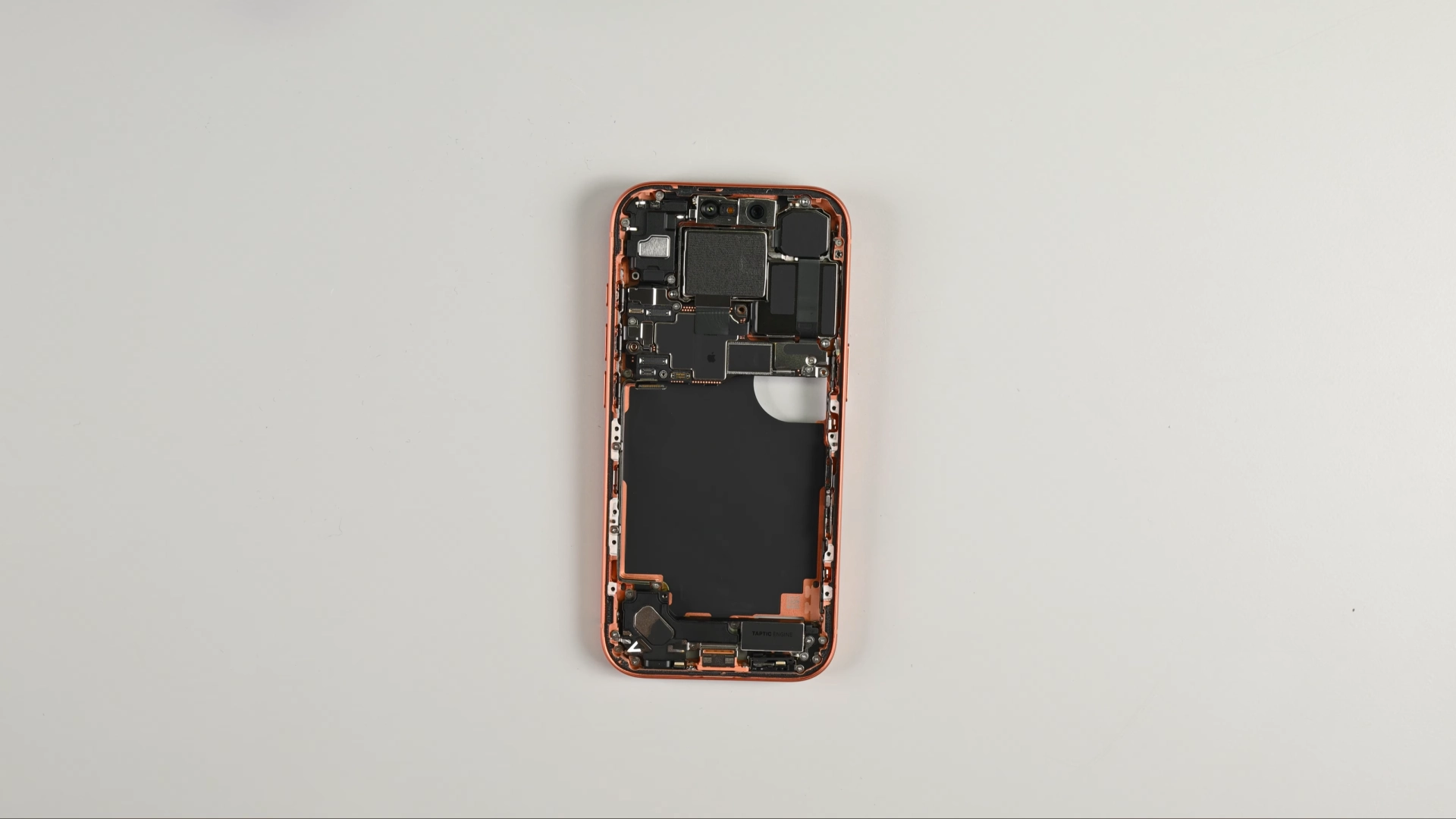 iFixit разобрали iPhone 17 Pro — смартфон получил 7/10 баллов ремонтопригодности