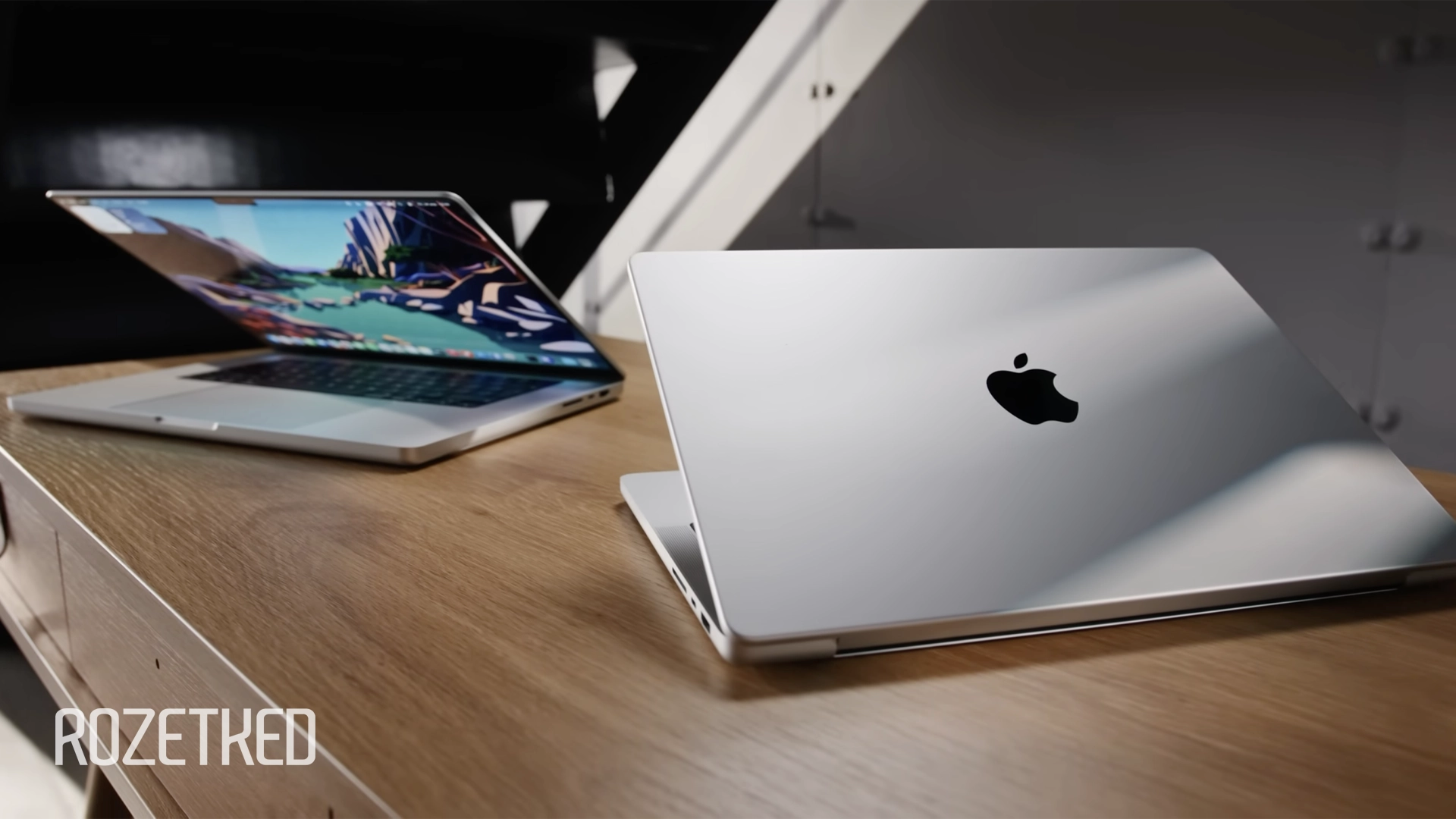 Bloomberg: обновлённый MacBook Pro с OLED-экраном будет «значительно легче»