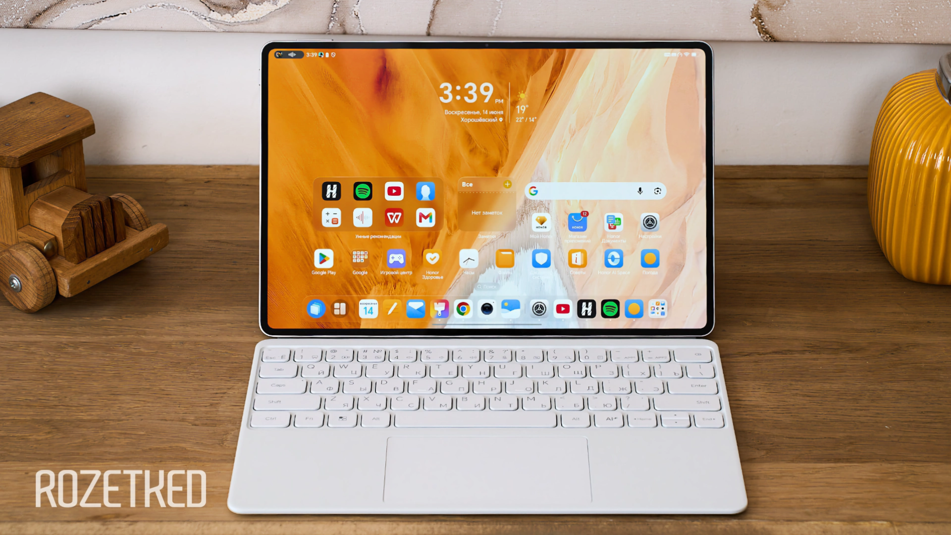 Обзор Honor MagicPad 4: тоньше блокнота, удобнее ноутбука