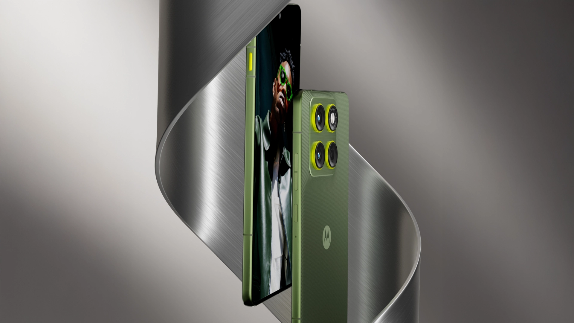 Motorola Edge 70 впервые засветился на постере