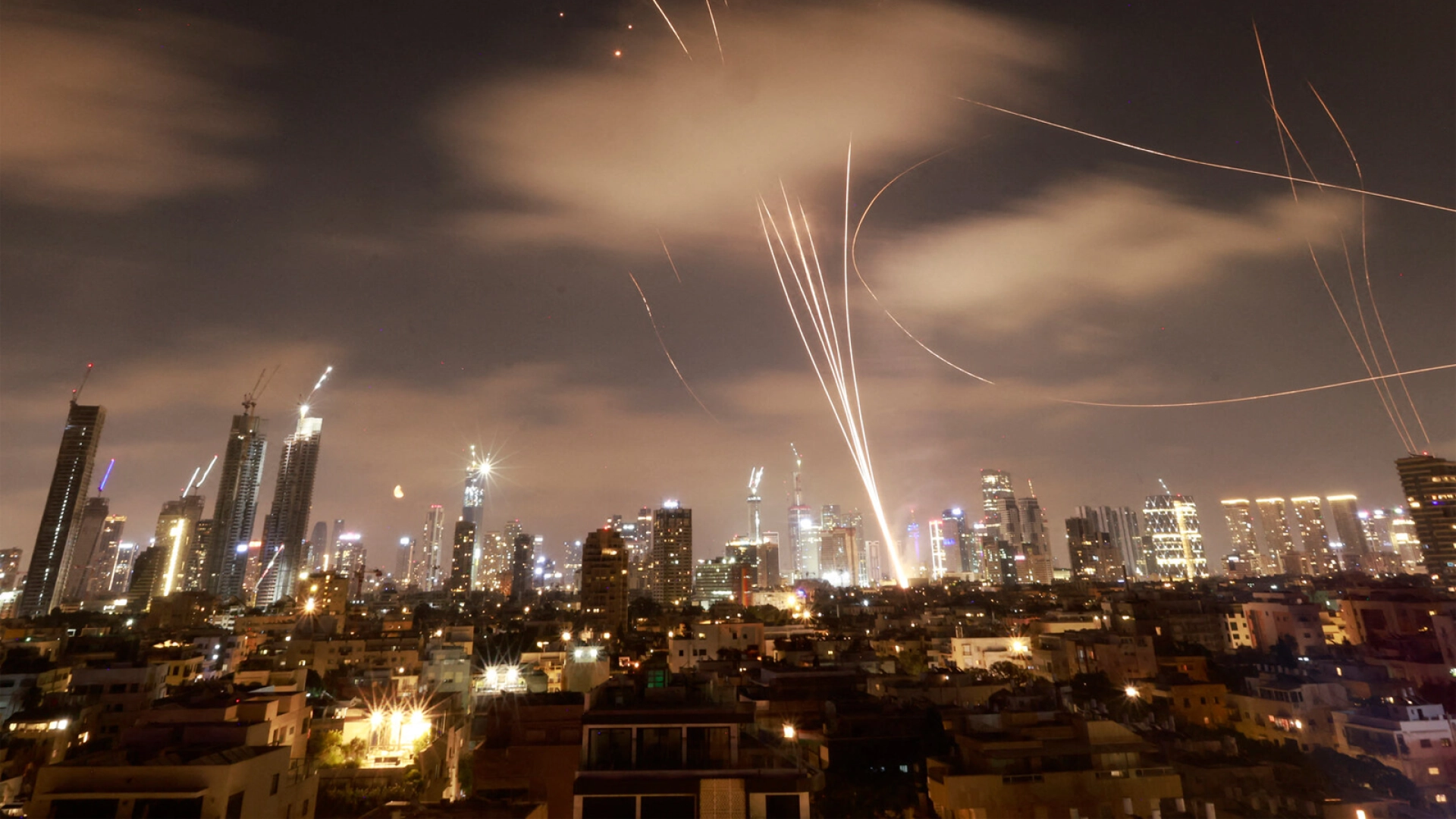 МТС и другие операторы предоставили бесплатную связь россиянам на Ближнем Востоке