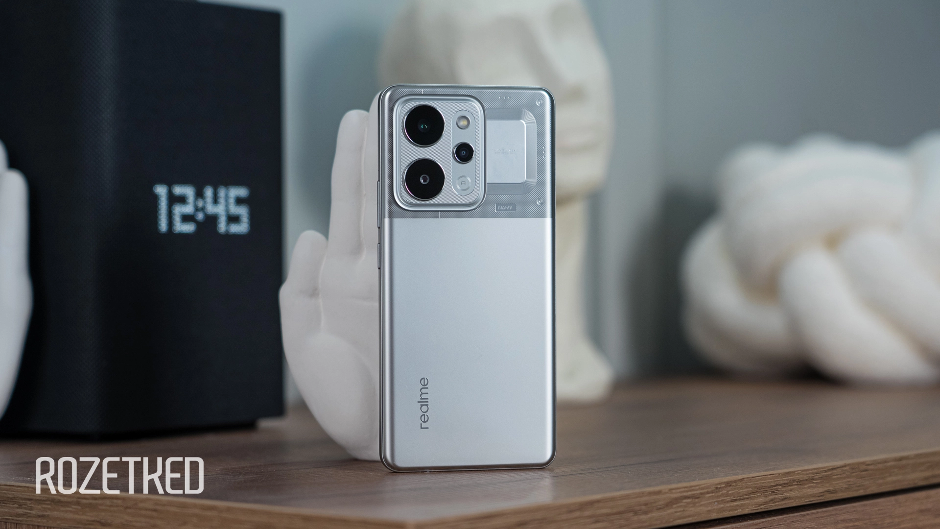 Обзор realme P4 Power: смартфон, который отменил пауэрбанки