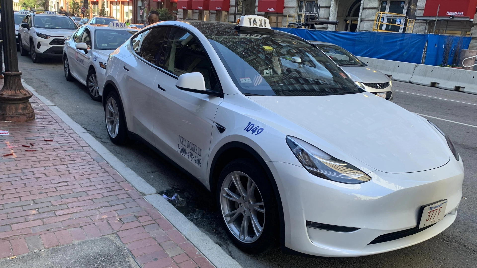 Tesla начала тесты роботакси в Остине без водителей внутри