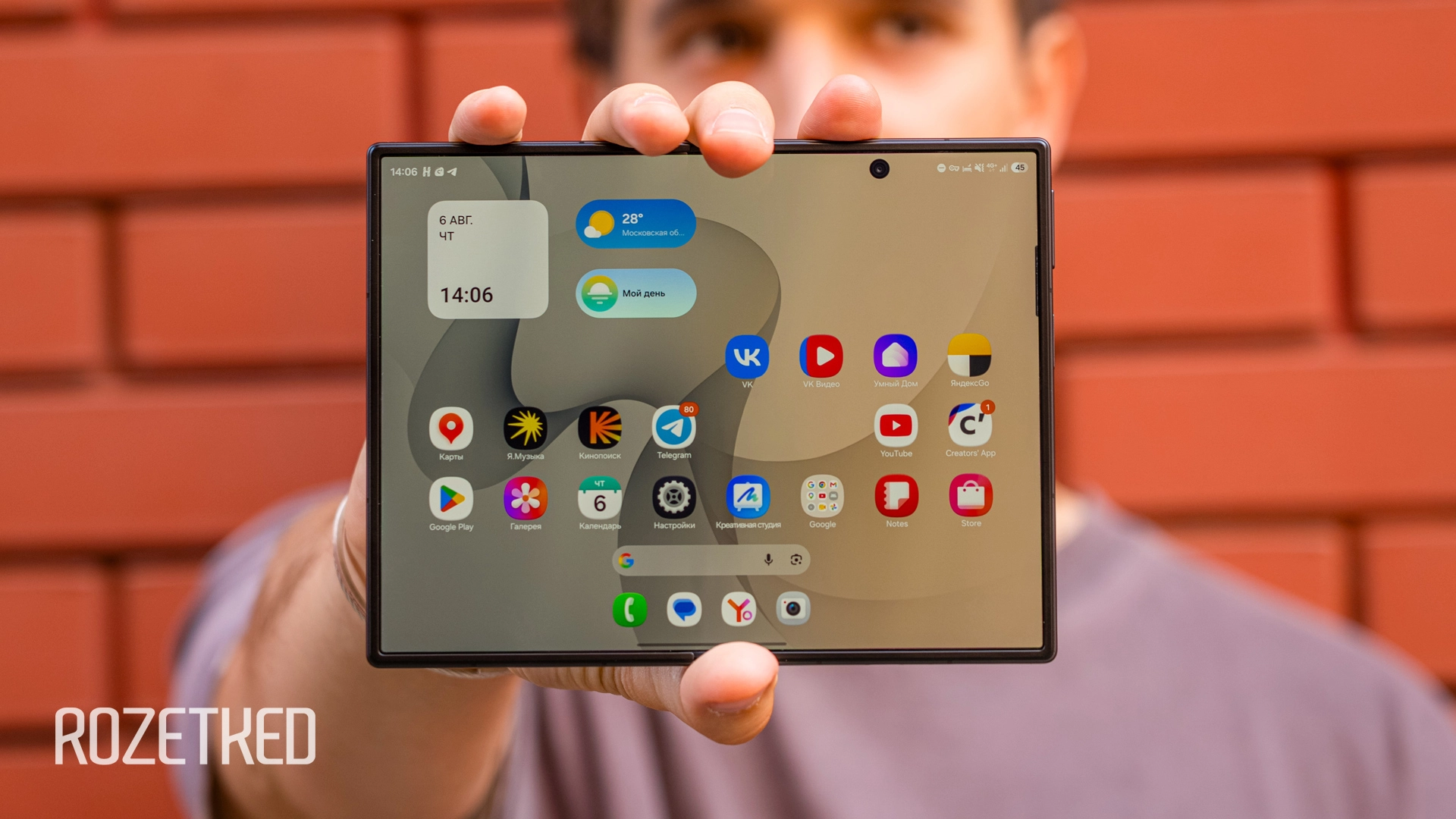 Обзор Samsung Galaxy Z Fold 8. Свежий взгляд на непривычный формат