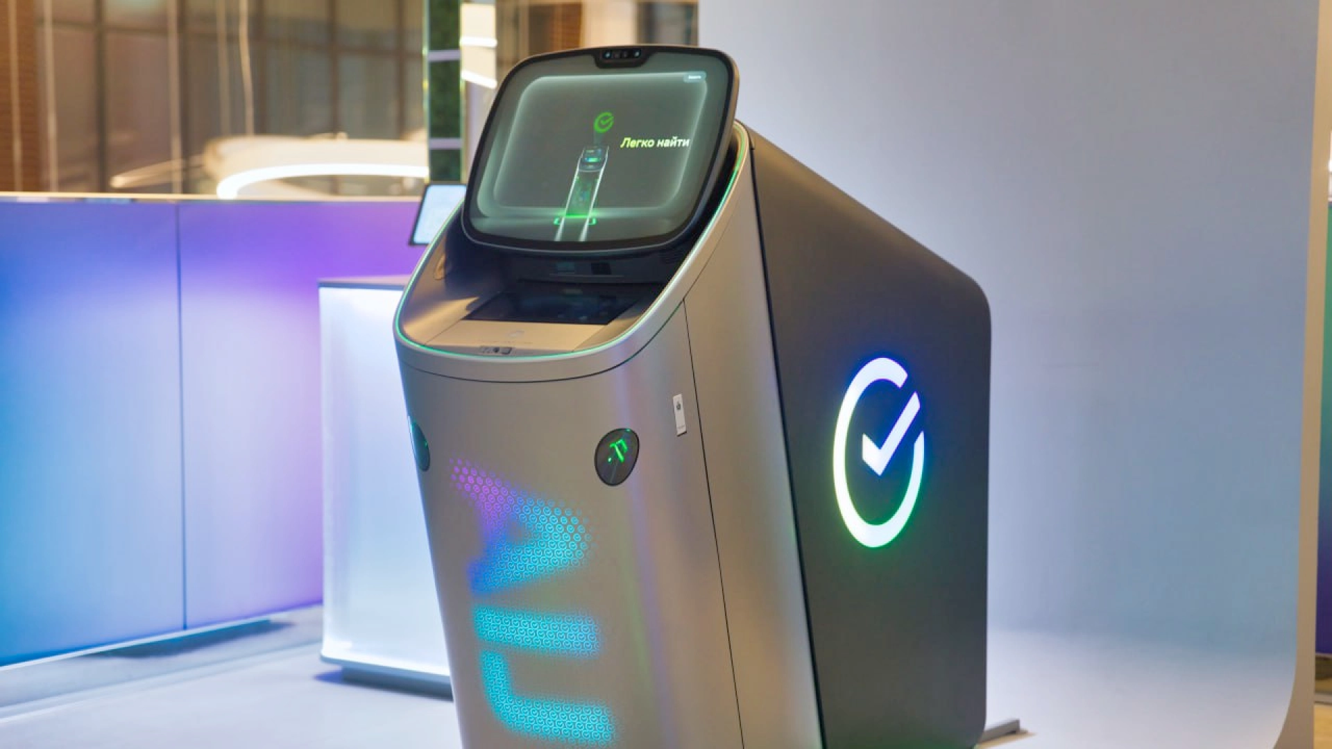 «Сбер» представил банкомат нового поколения — с «ГигаЧатом» внутри
