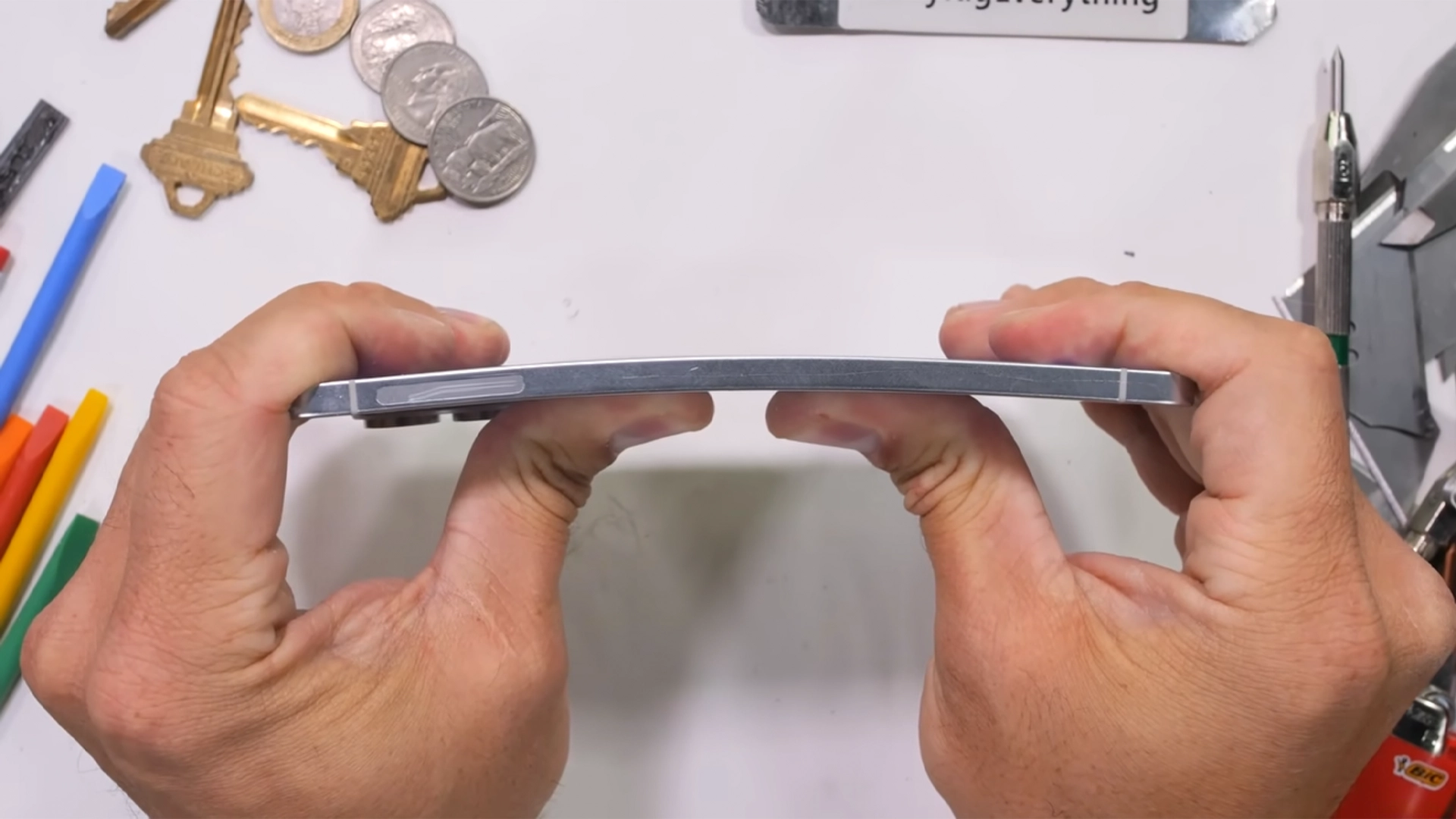 JerryRigEverything протестировал тонкий Galaxy S25 Edge на прочность