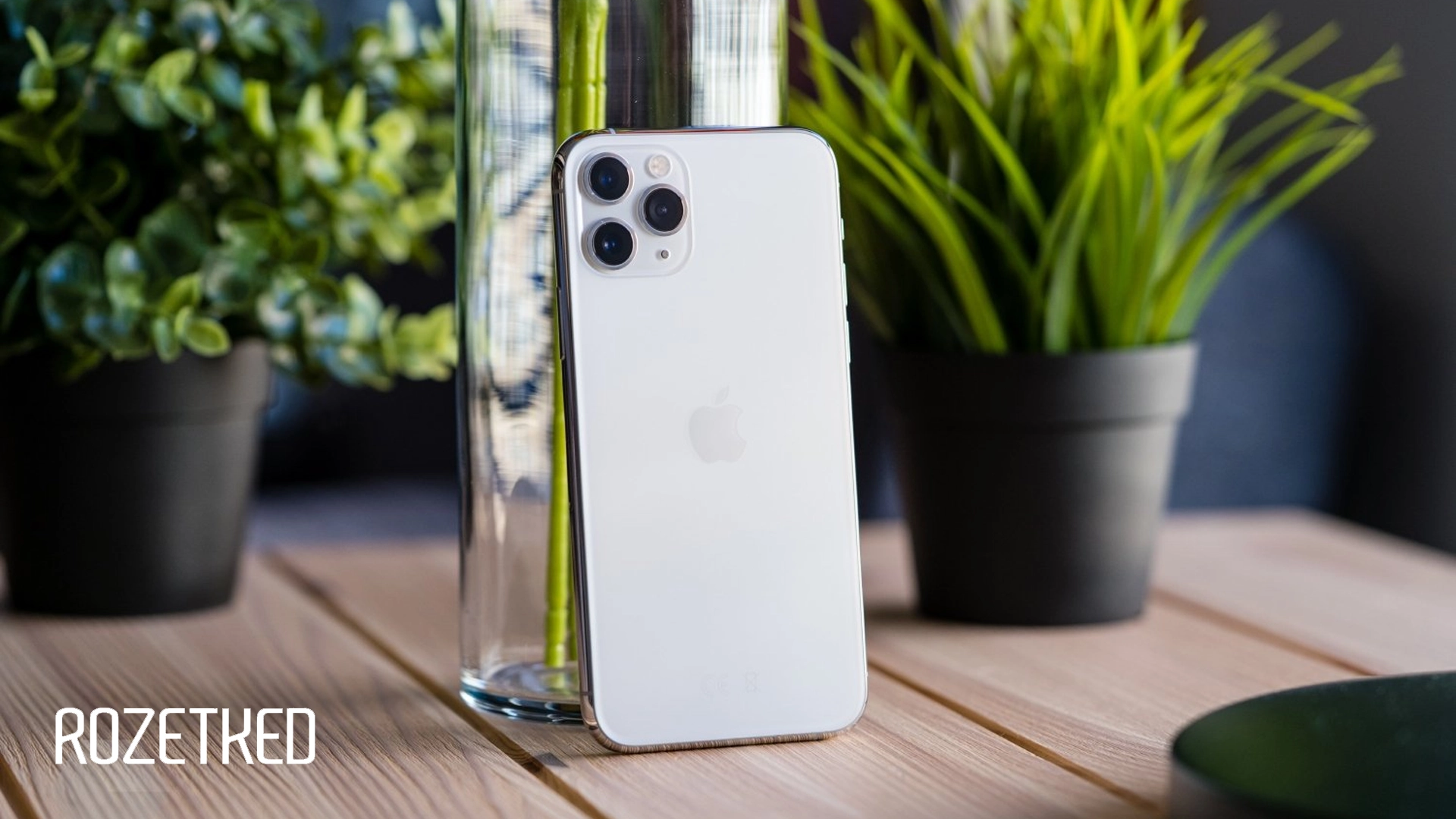 Apple признала iPhone 11 Pro и последний MacBook Air на Intel винтажными устройствами