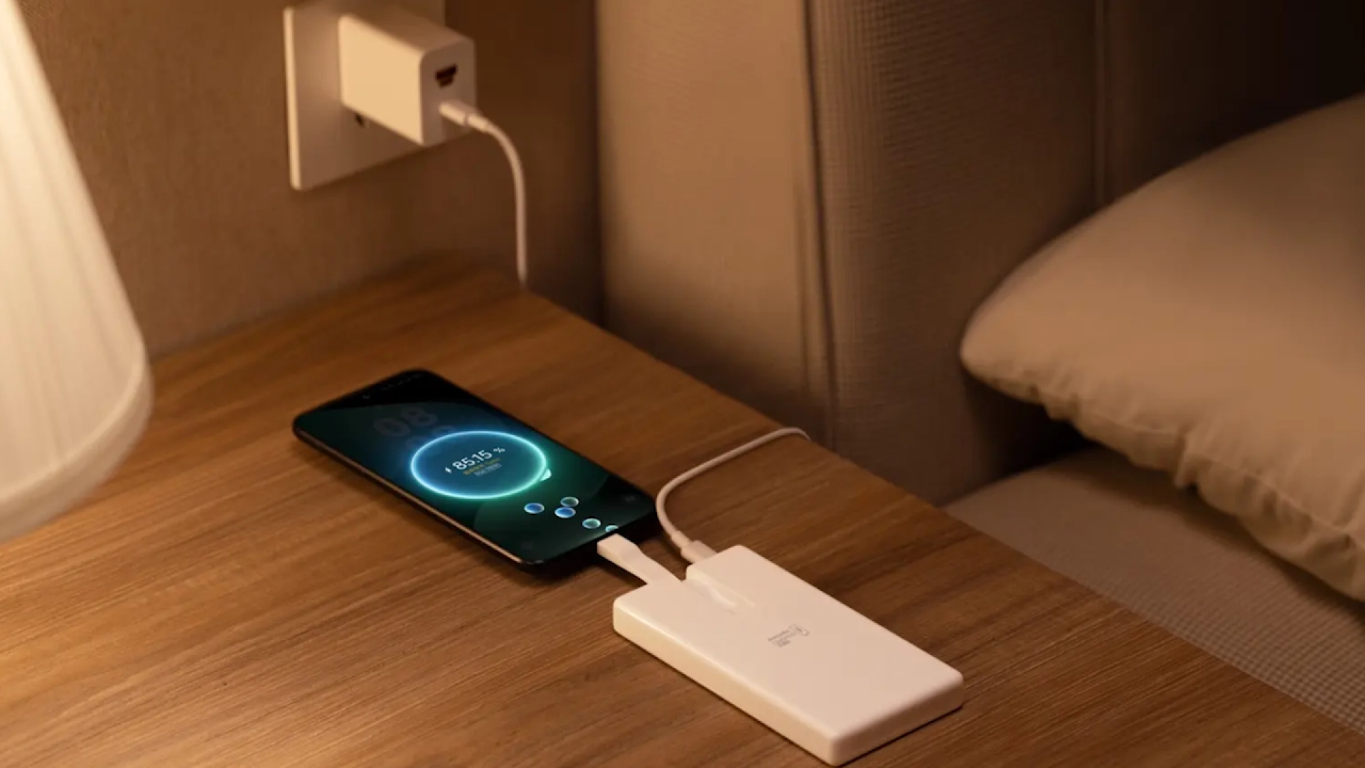 Huawei представила пауэрбанк All-in-One Power Bank с функцией офлайн-отслеживания