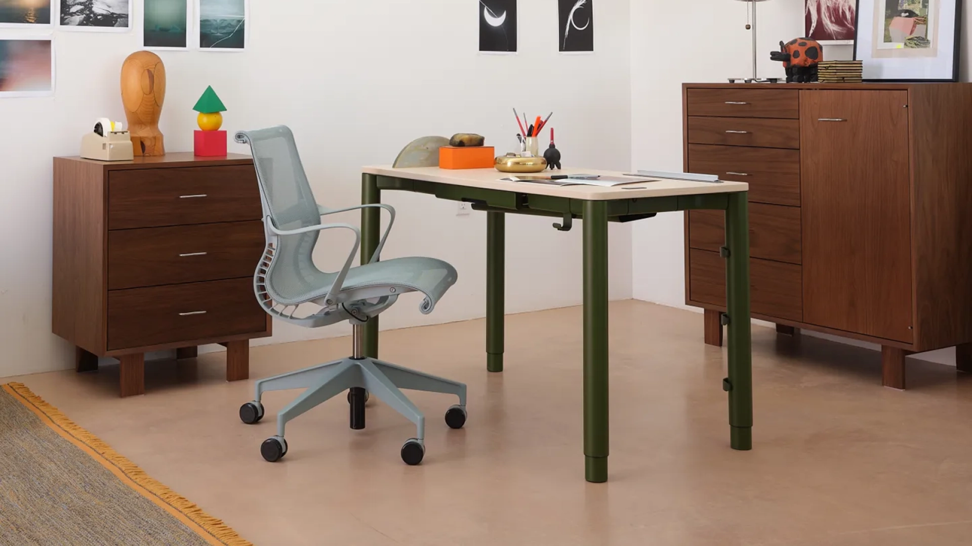 Herman Miller выпустила Spout Sit-to-Stand — регулируемый стол с грузоподъёмностью 180 кг