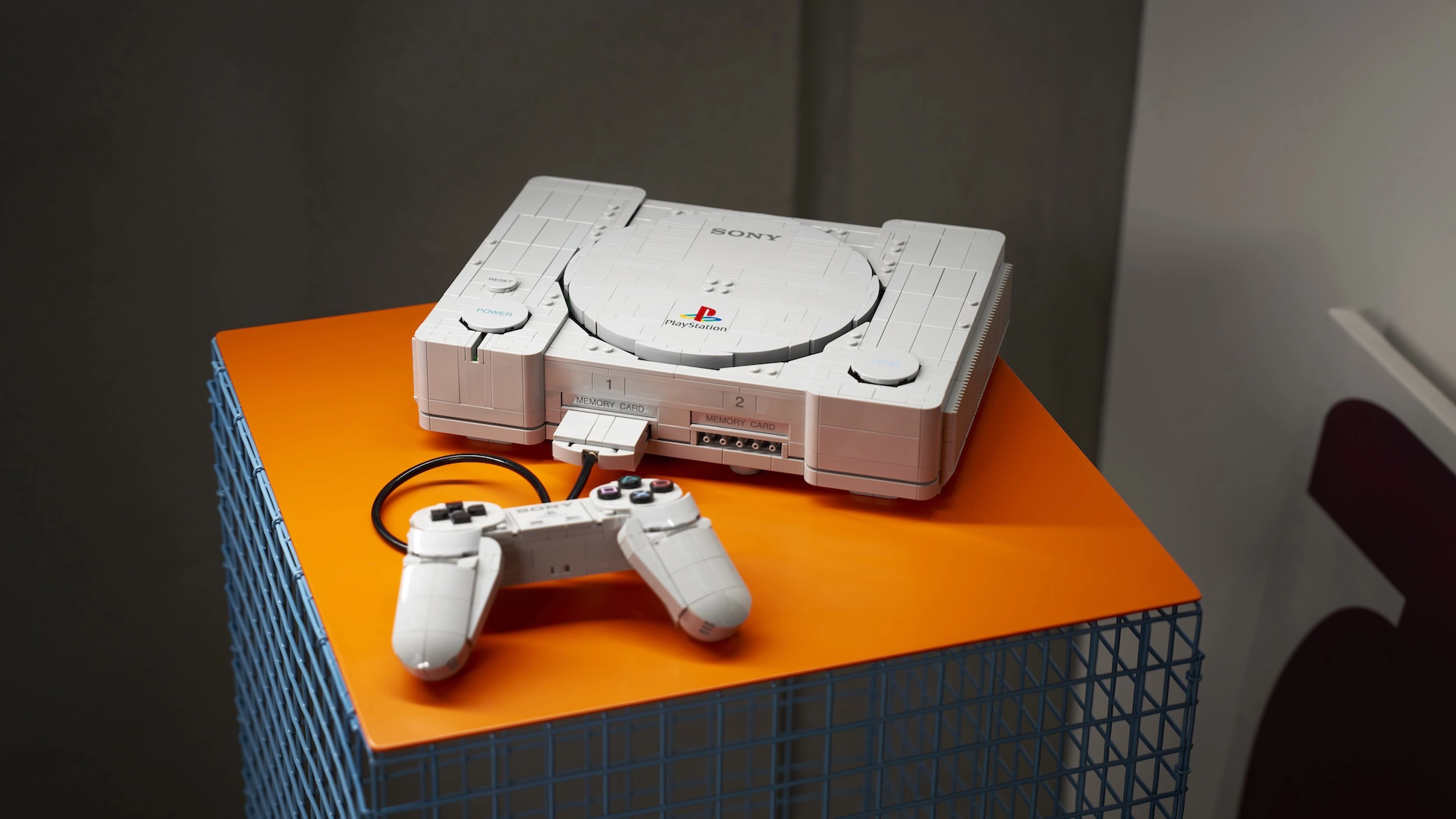 LEGO представила набор с первой PlayStation в масштабе 1:1