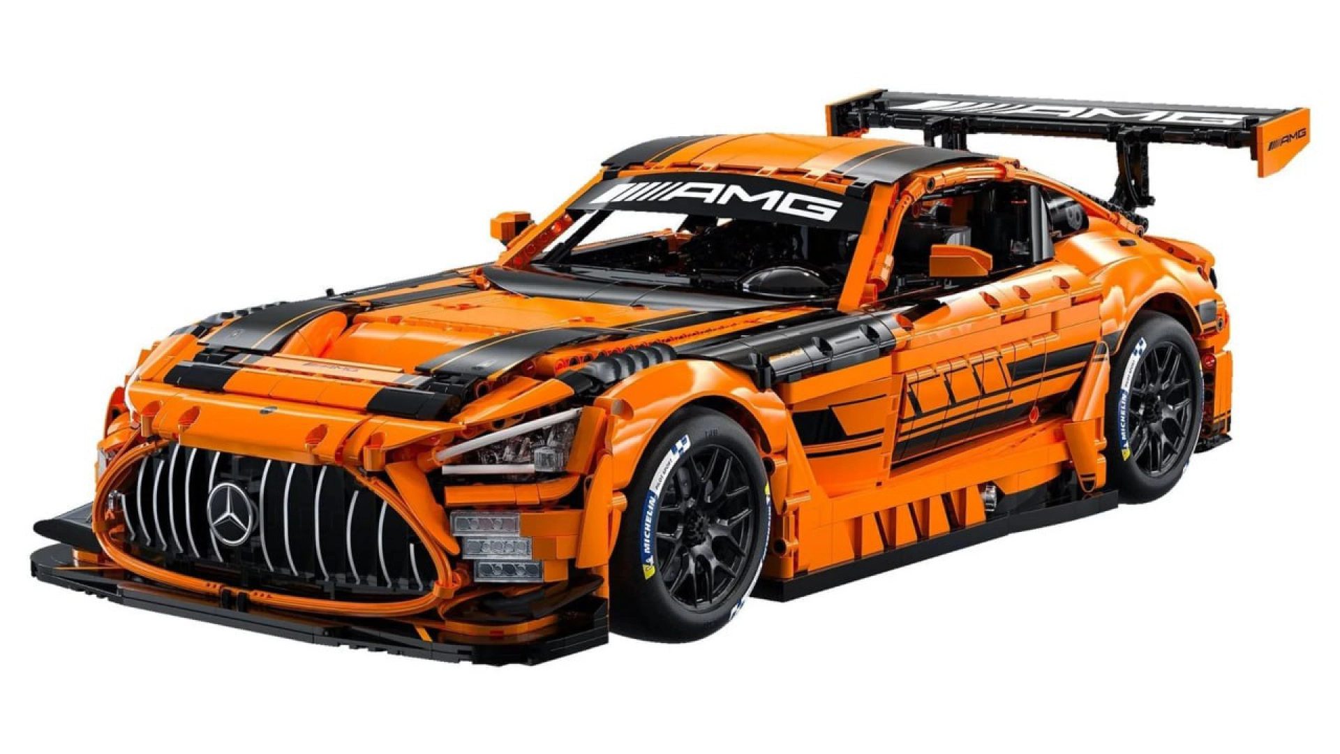 CaDA выпустила конкурента LEGO Technic — огромный Mercedes-AMG GT3 с рабочей пневматикой