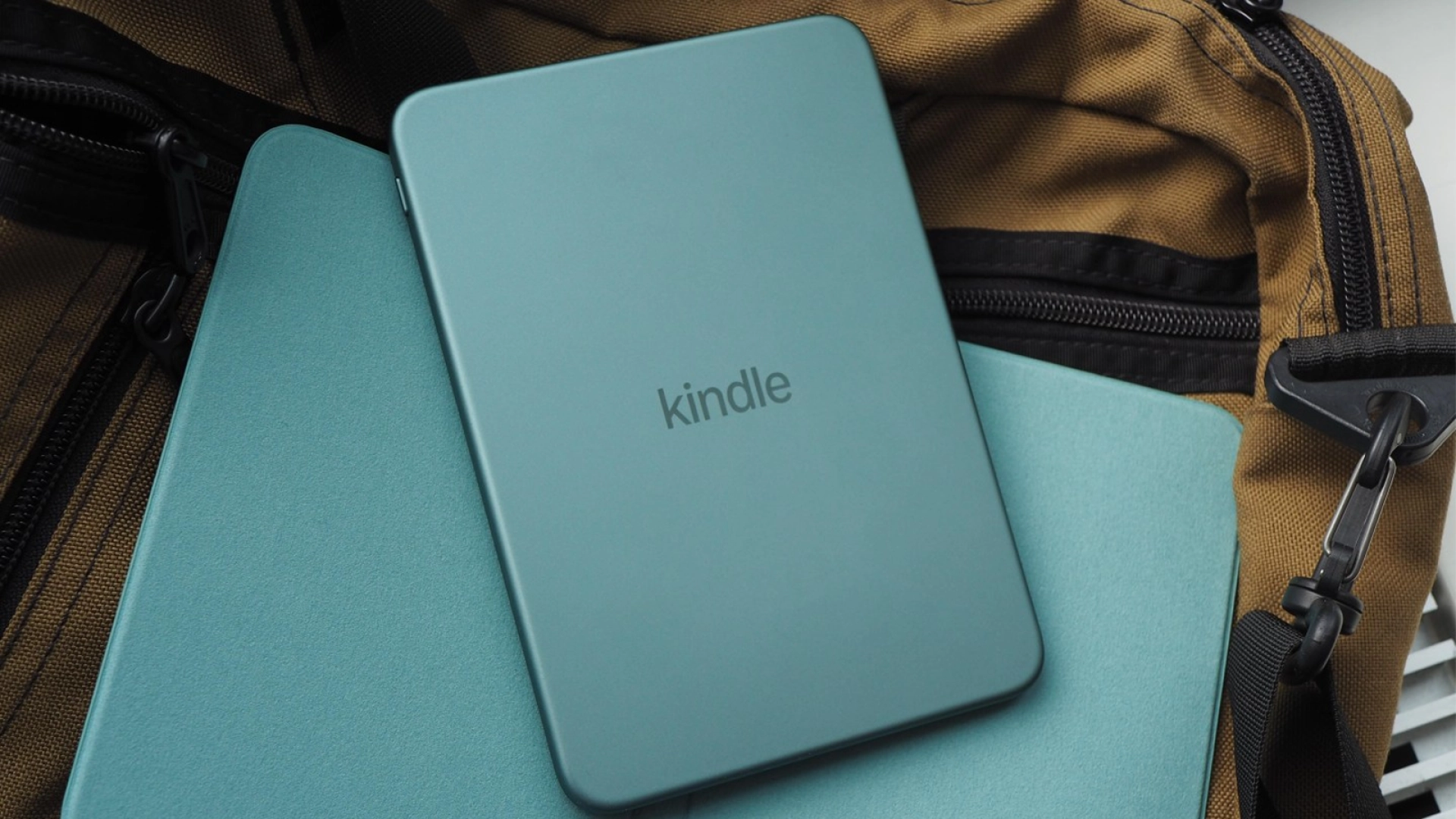 Amazon выпустила новые Kindle: новый дизайн, чехол с кнопками и Bluetooth-пульт