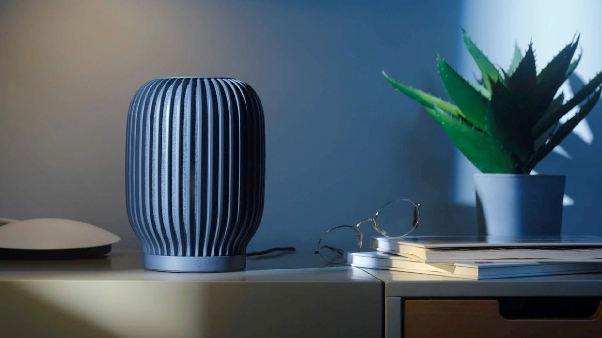 «Сбер» выпустил большое летнее обновление умных колонок Sber с GigaChat. Что нового?