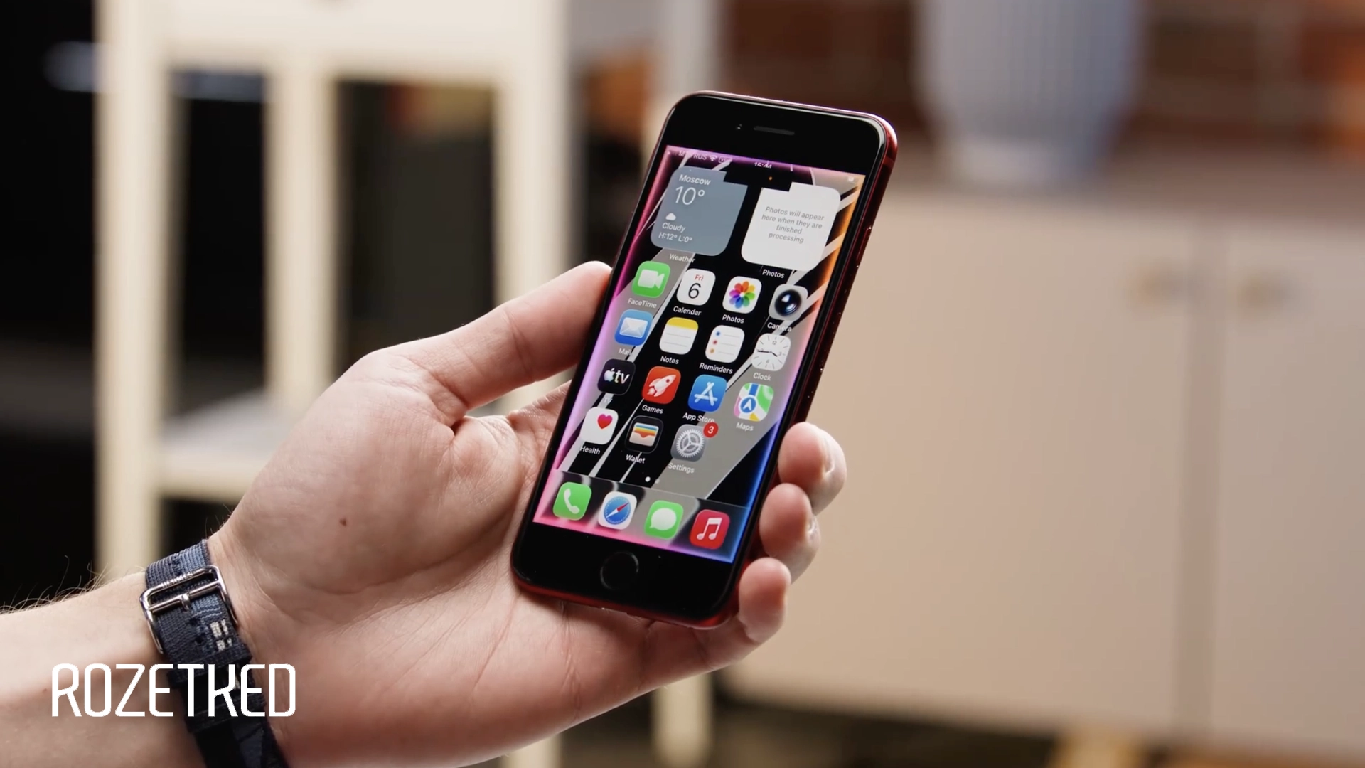 В России могут ввести обязательную предустановку отечественного ИИ на смартфоны