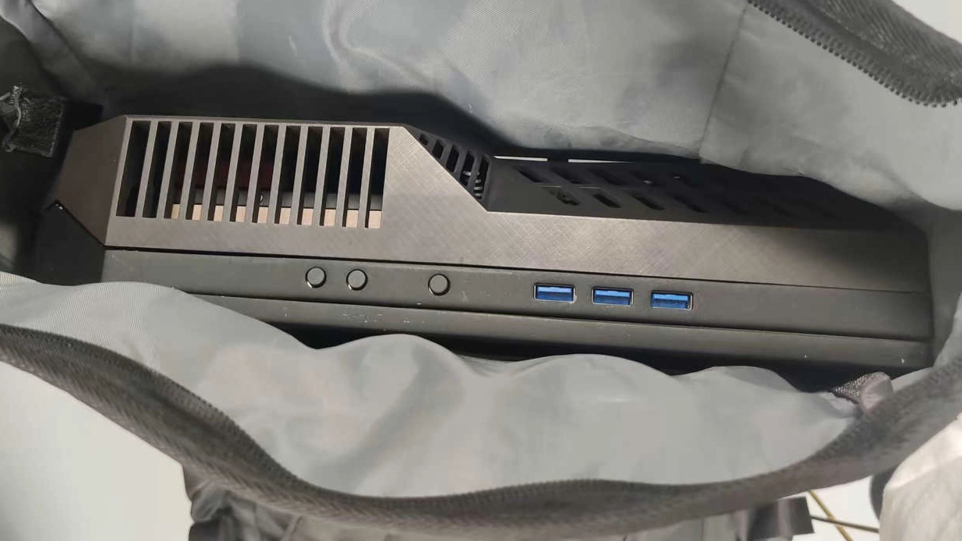 Китайский моддер сделал ноутбук с настольной GeForce RTX 4090