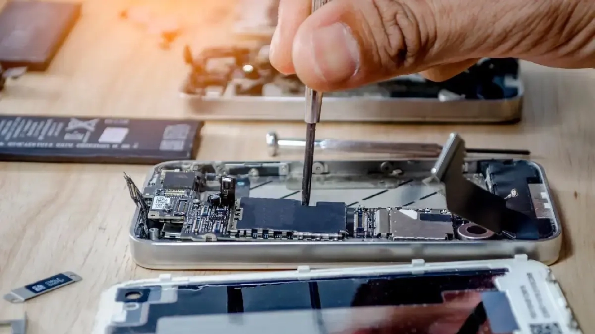 Apple поделилась стоимостью ремонта новых iPhone 17 и iPhone Air