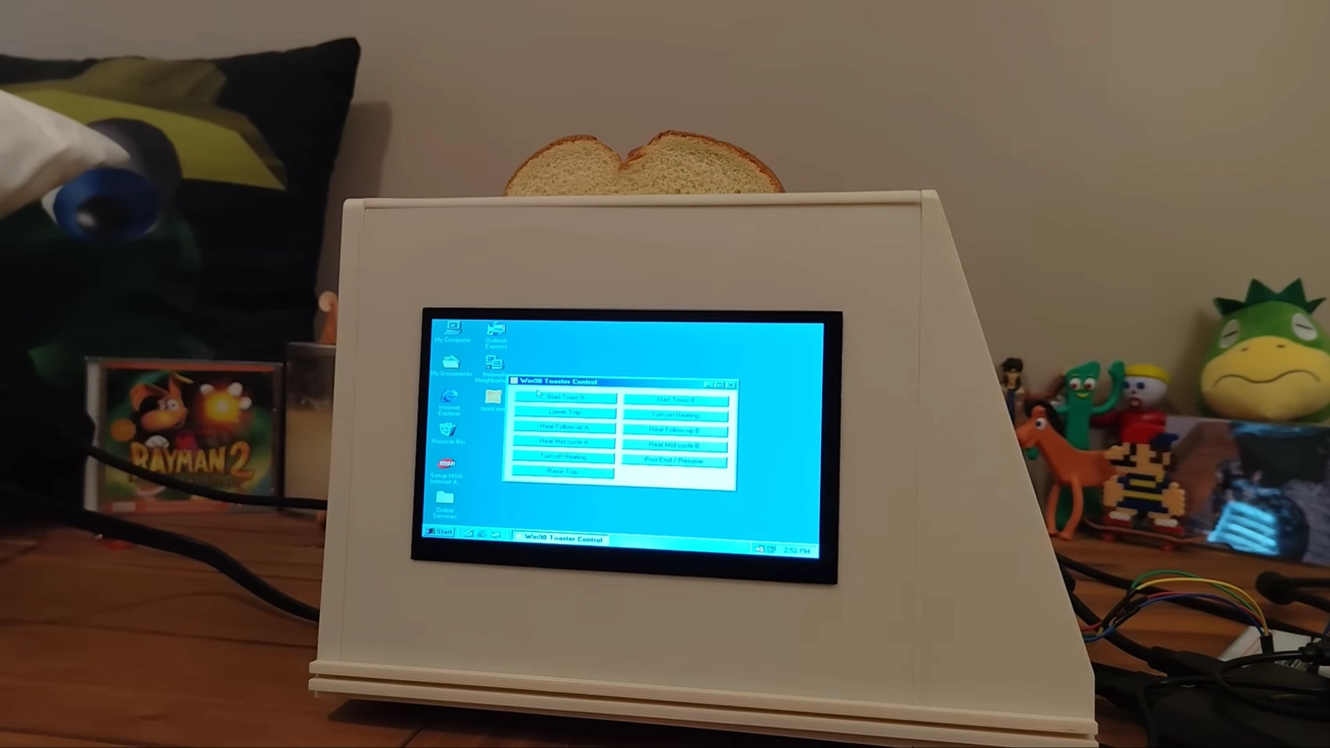 Моддер поставил Windows 98 на тостер