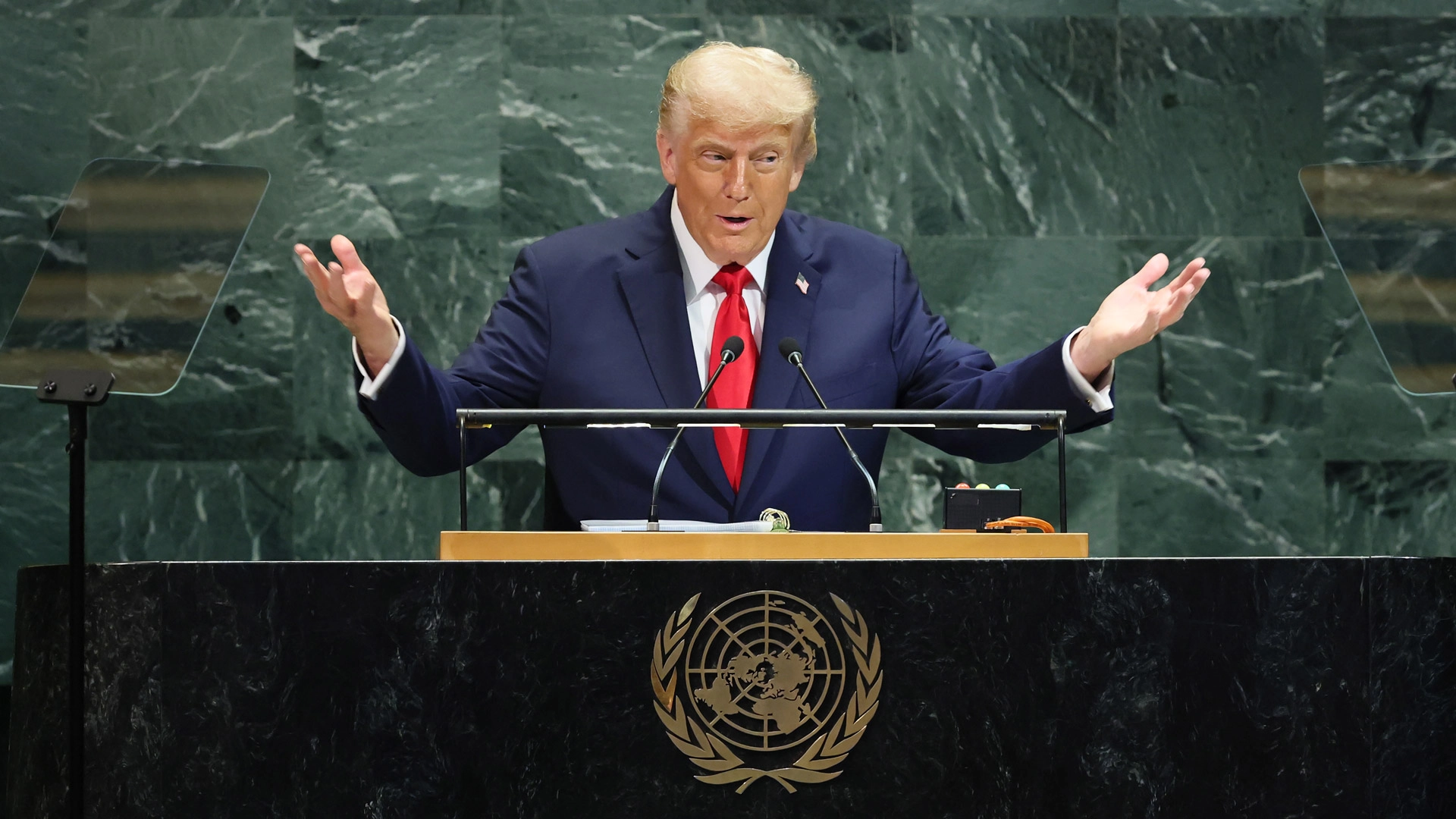 Дональд Трамп «официально» переименовал искусственный интеллект в «суперинтеллект»