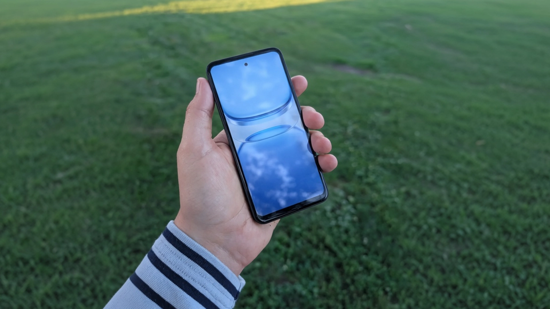 Представлен компактный смартфон Enough Phone