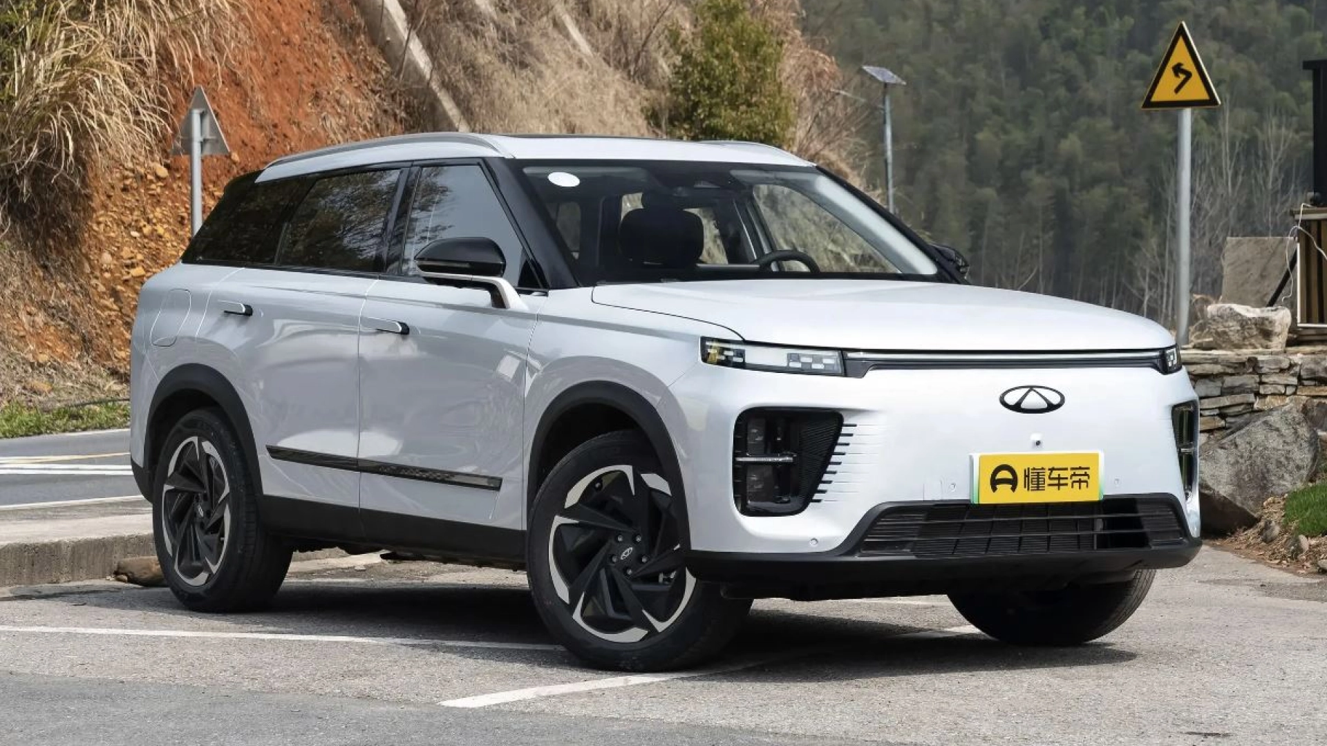 В Китае представили кроссовер Chery Fengyun T6 за 17 900 долларов