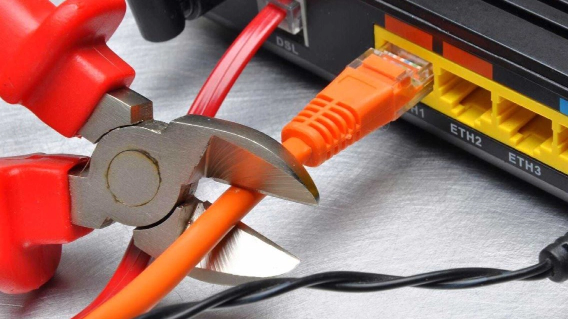 Госдума приняла законопроект о возможности ФСБ приостанавливать связь конкретным гражданам