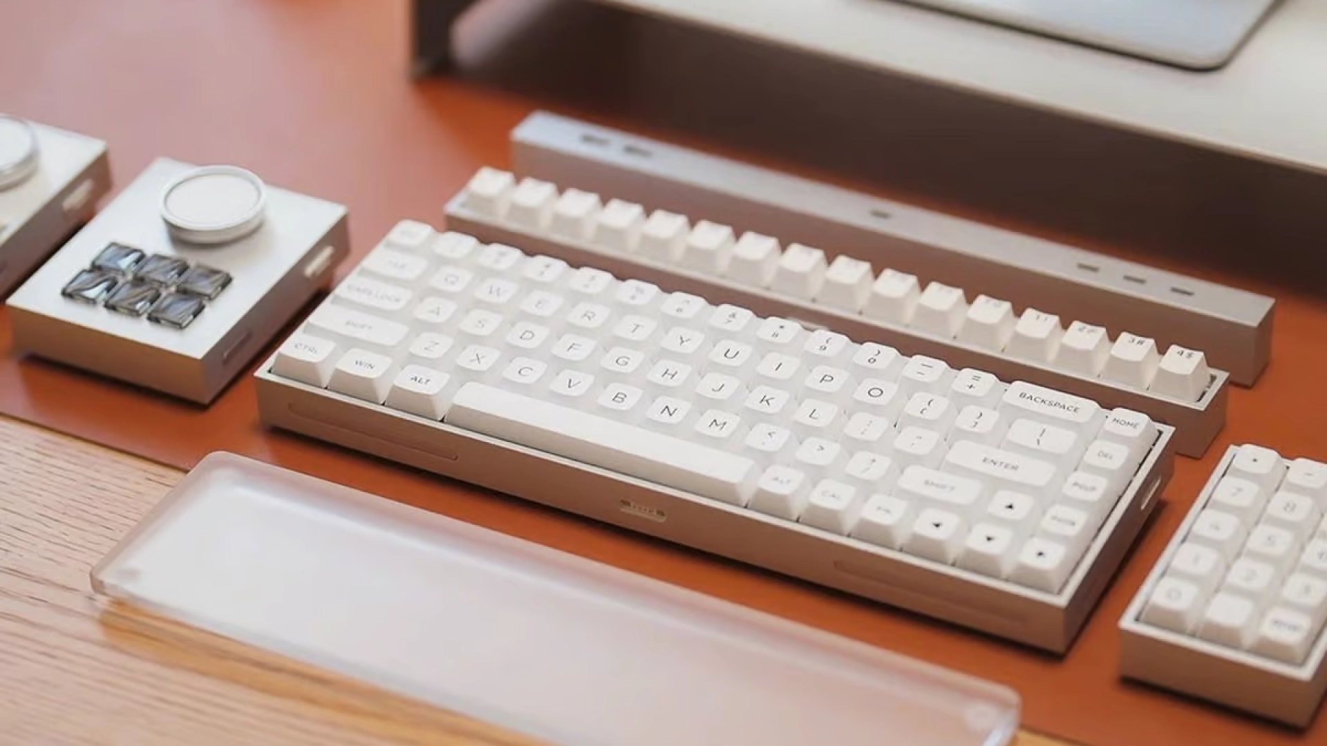 Tmice X — компактная клавиатура, к которой можно подключать разные модули