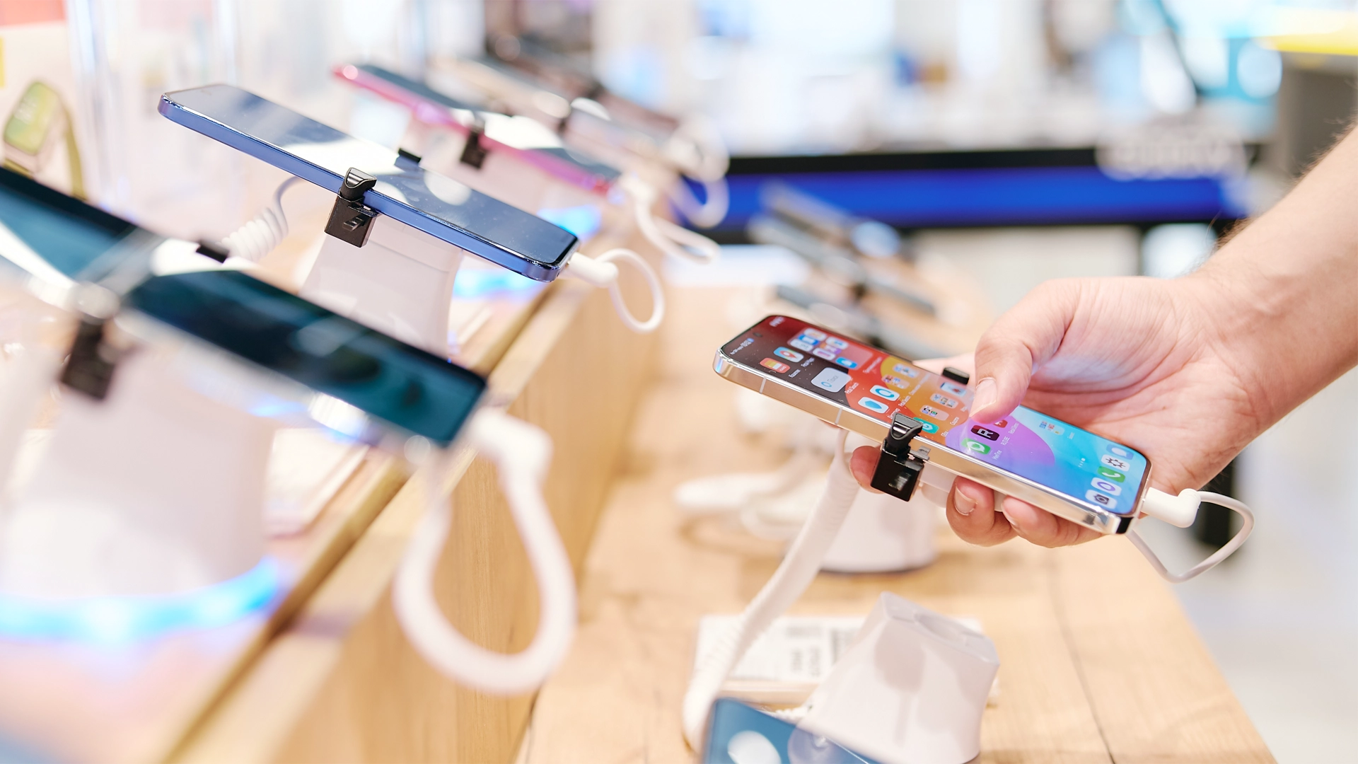 РБК: техсбор на смартфоны в России составит 250 рублей, а на ноутбуки — 500 рублей