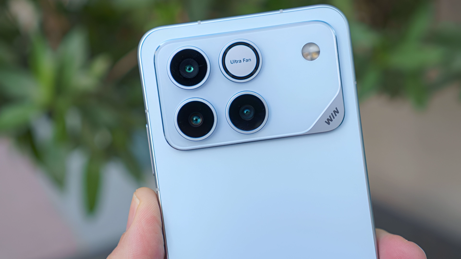 Первый взгляд на смартфон Honor Win с батареей на 10 000 мАч