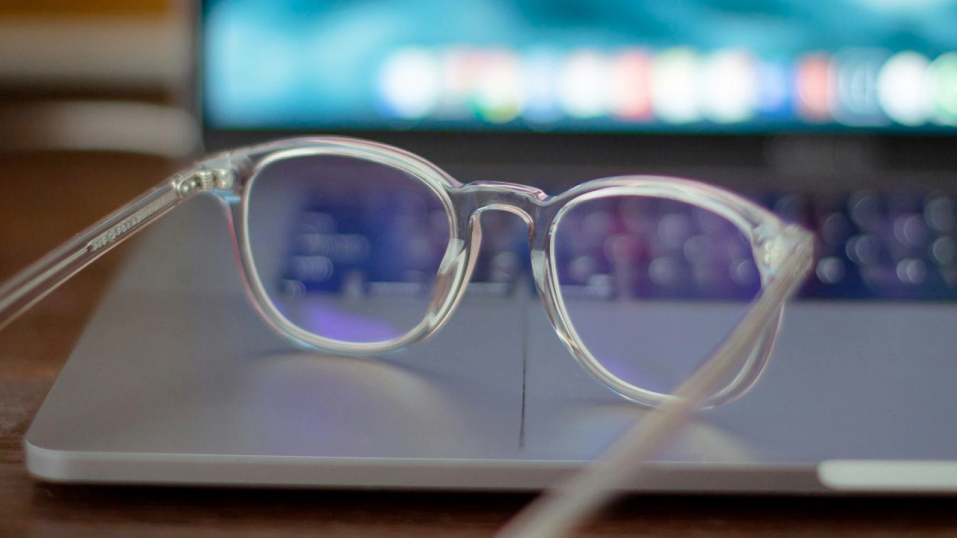 Bloomberg: Apple сосредоточилась на умных очках — вместо облегчённой версии Vision Pro