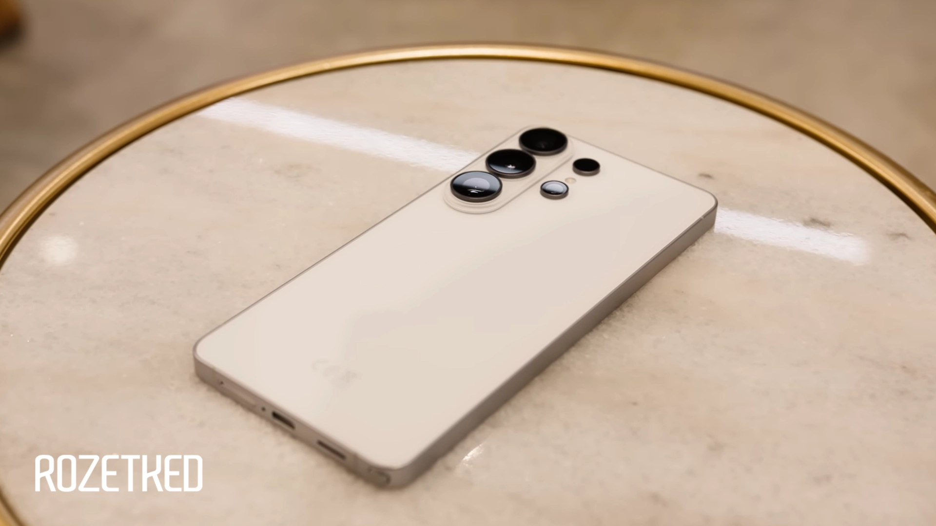 ETNews: Samsung планирует добавить модель Pro к линейке Galaxy S27