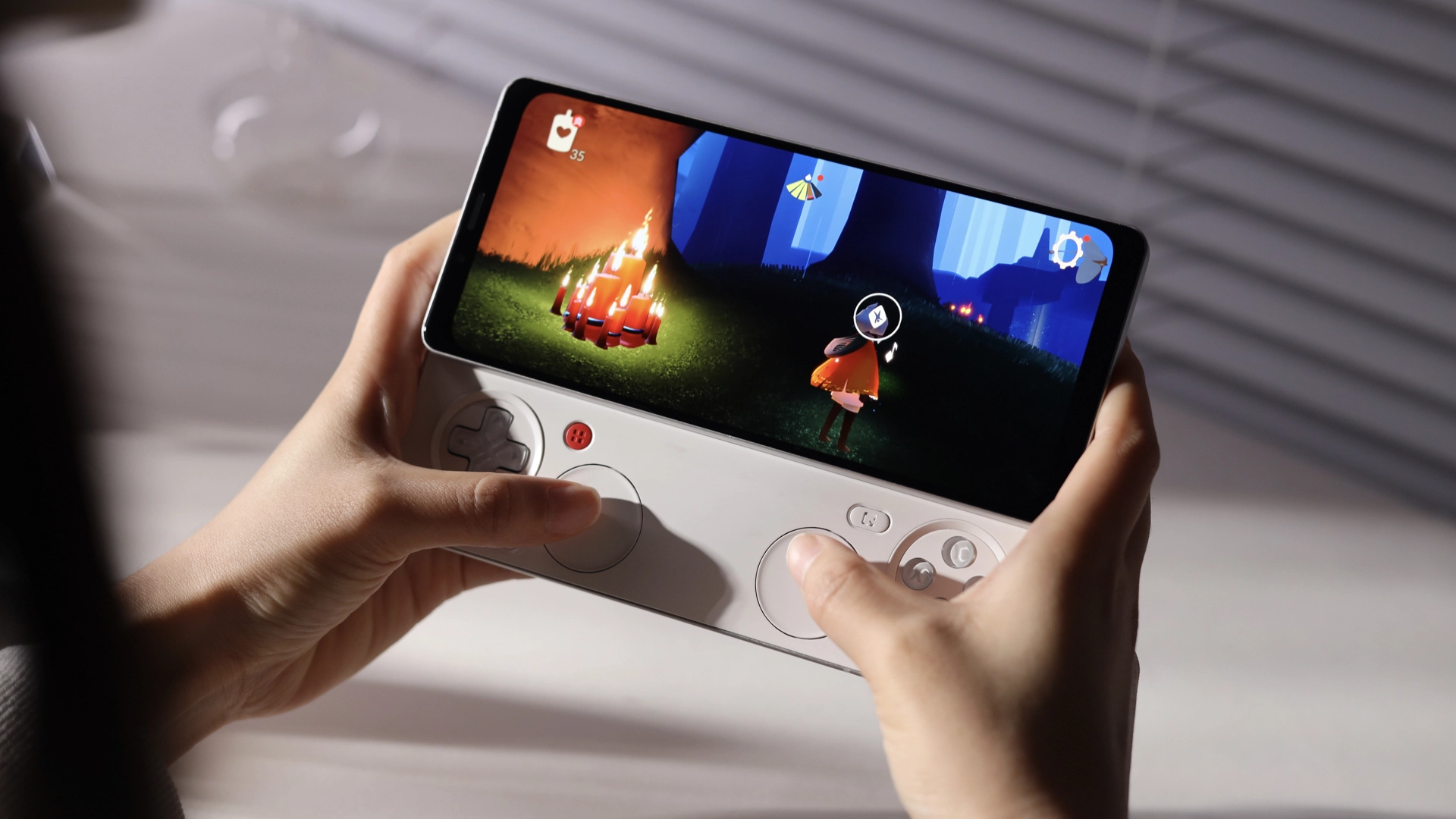 Ayaneo представила игровой смартфон-слайдер Pocket Play